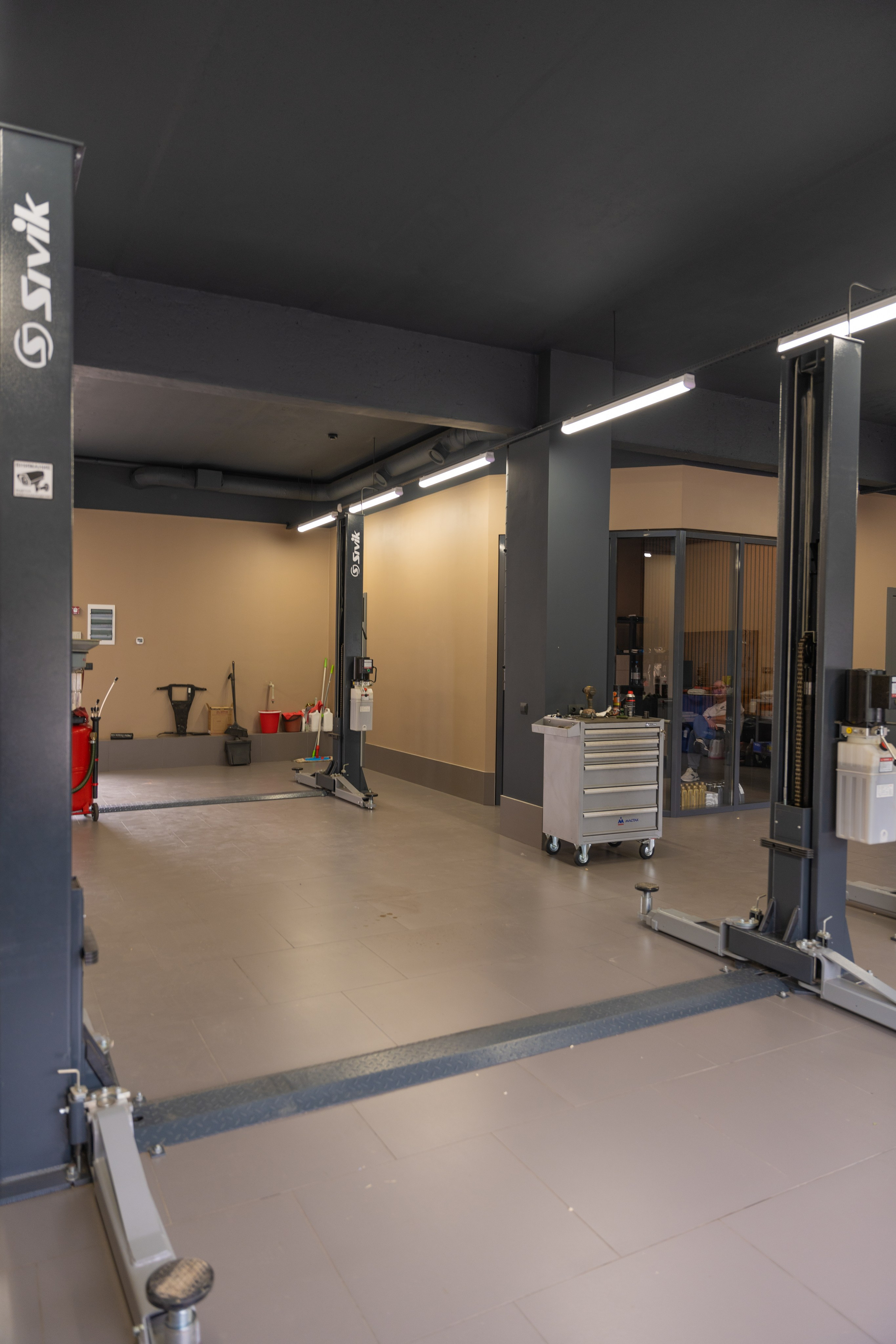 Интерьерная фотосъемка автосалона Elrus в Краснодаре. Zeekr, LiXiang Профессиональная фотосъемка интерьера премиум-автосалона в Краснодаре. Шедевры для Вас! Фотограф и Видеограф в Краснодаре Пахиев Руслан