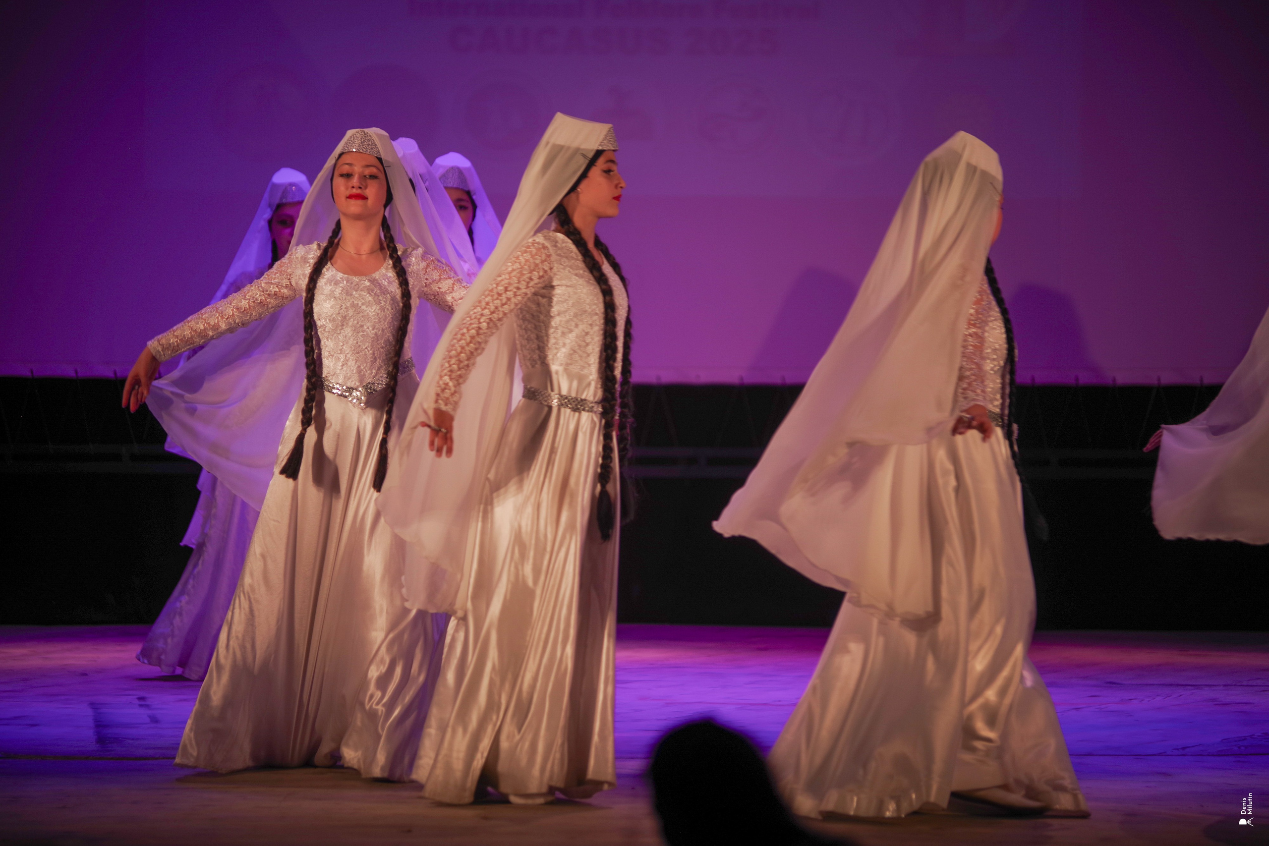 Танцы в прекрасном Они. Портретный фотограф Денис Милютин