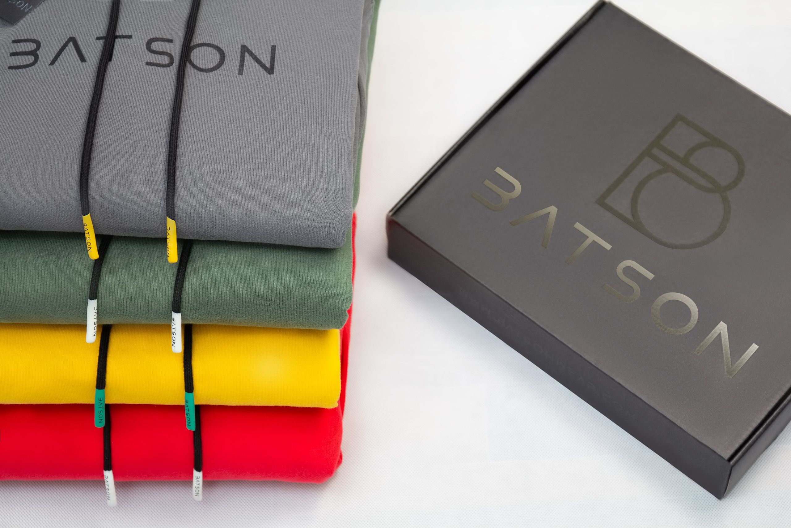 Ретушь фотографий футболок, рубашек и многого другого | Студия SVITHART