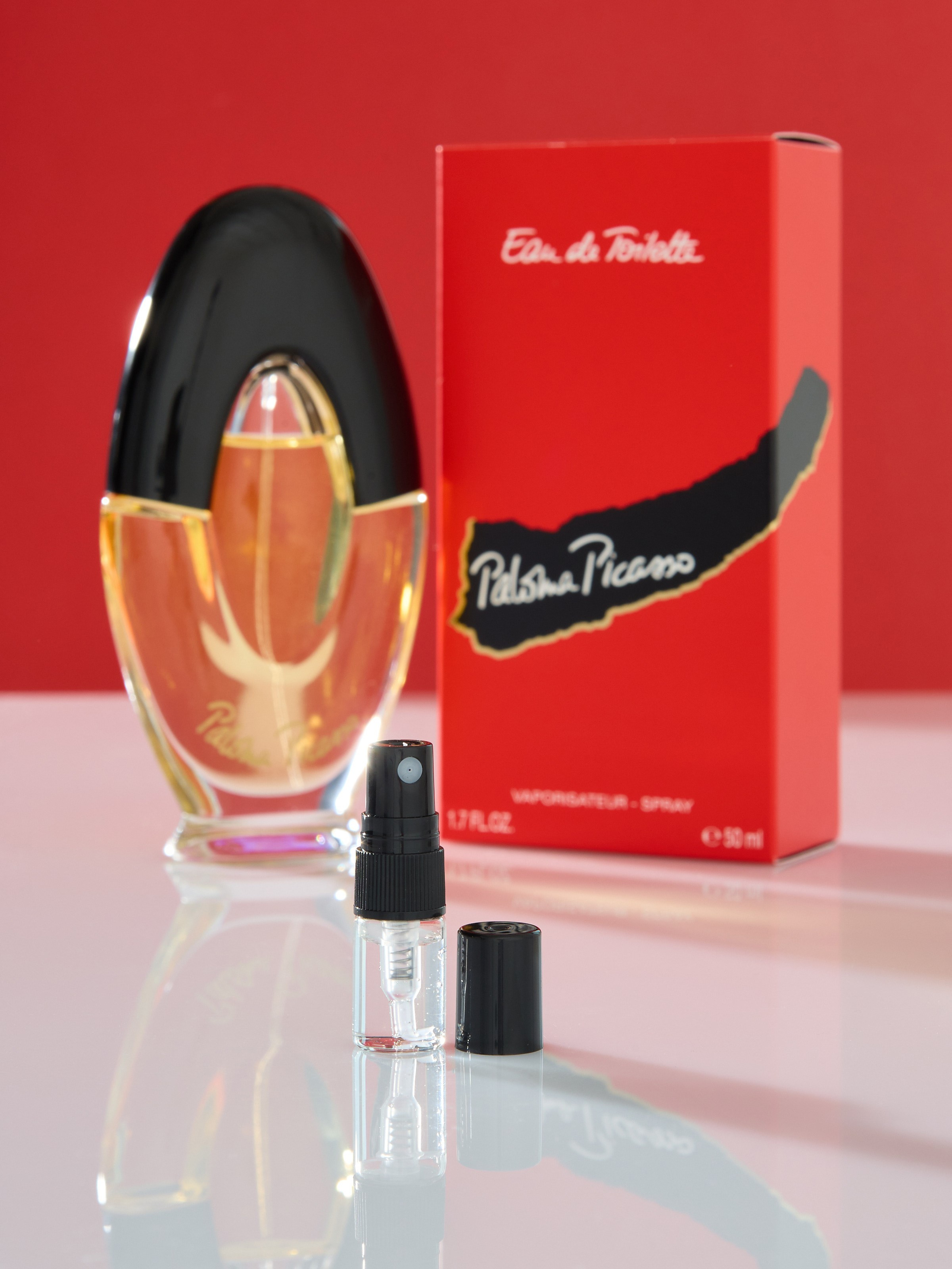 Дозатор с ароматом премиум-класса | Съемка на красном фоне для Wildberries