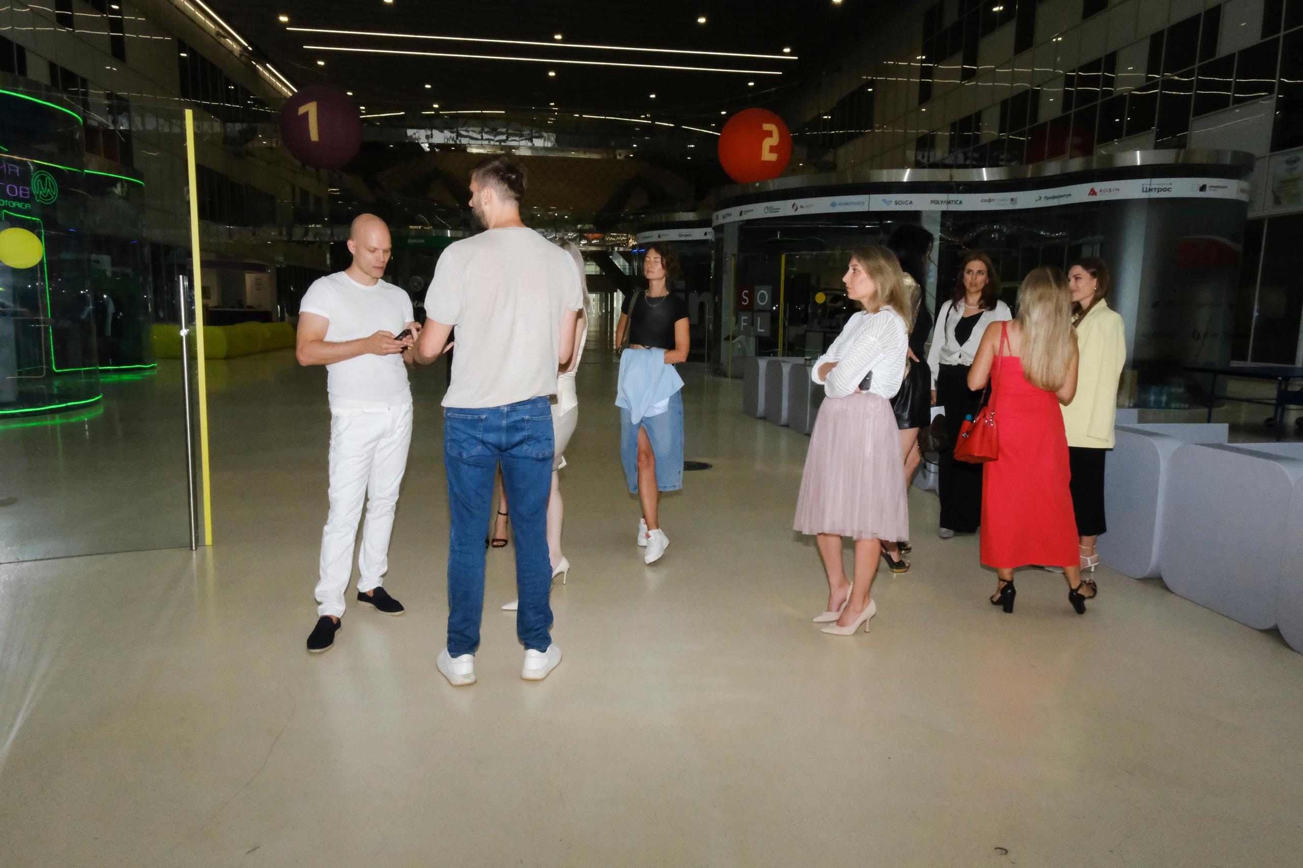 Репортаж бизнес-конференции в Сколково от сообщества BRUSNIKA. Индивидуальная фотосъёмка в Москве. Фотограф Василиса Тарасова