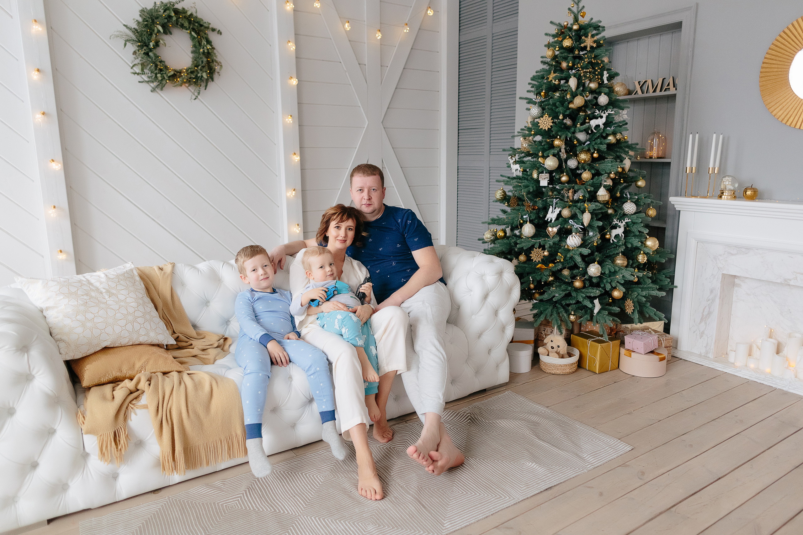 Новогодняя семейная пижамная фотосессия в студии Екатеринбург. Свадебный и семейный фотограф Ксения Шекк Екатеринбург