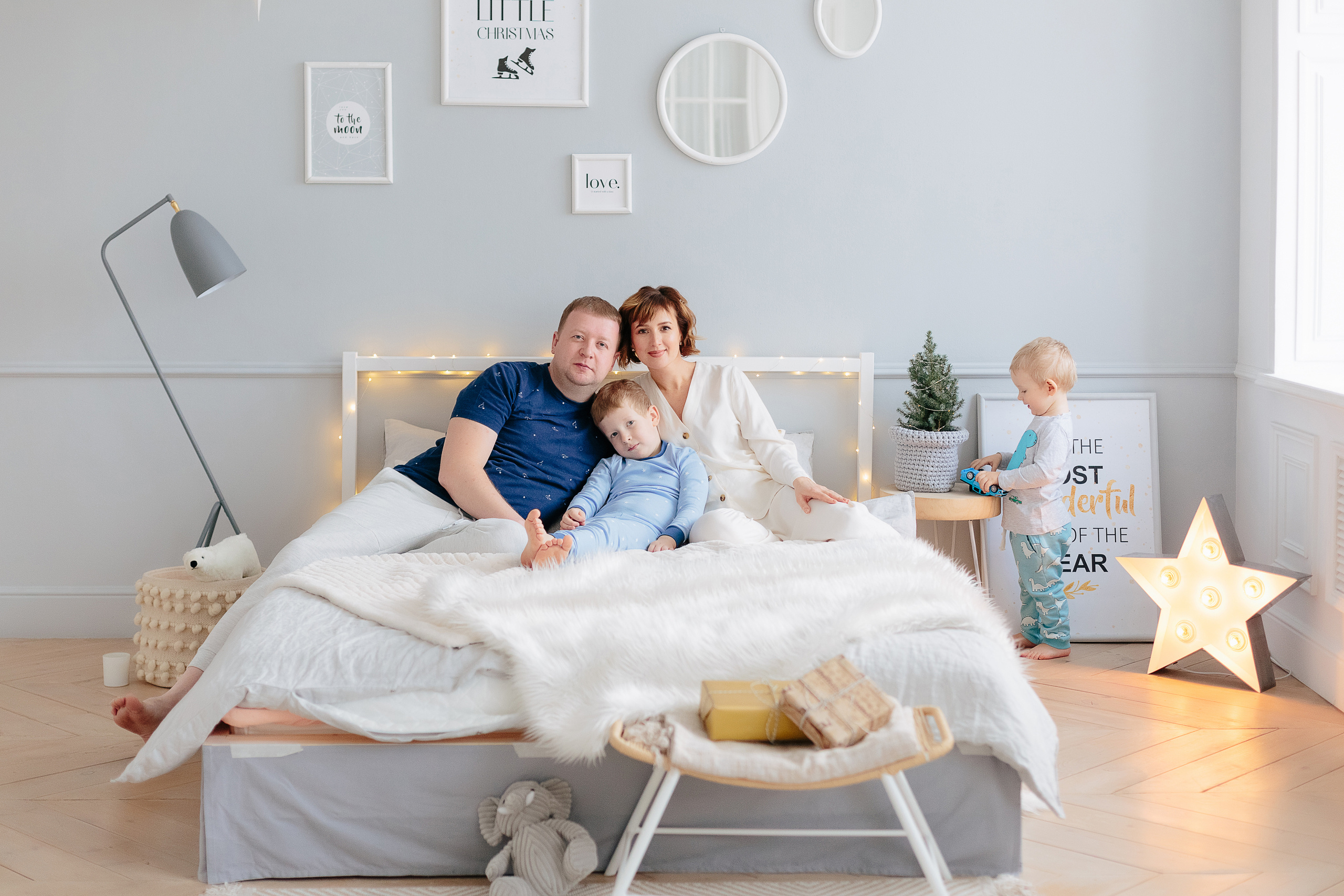 Новогодняя семейная пижамная фотосессия в студии Екатеринбург. Свадебный и семейный фотограф Ксения Шекк Екатеринбург