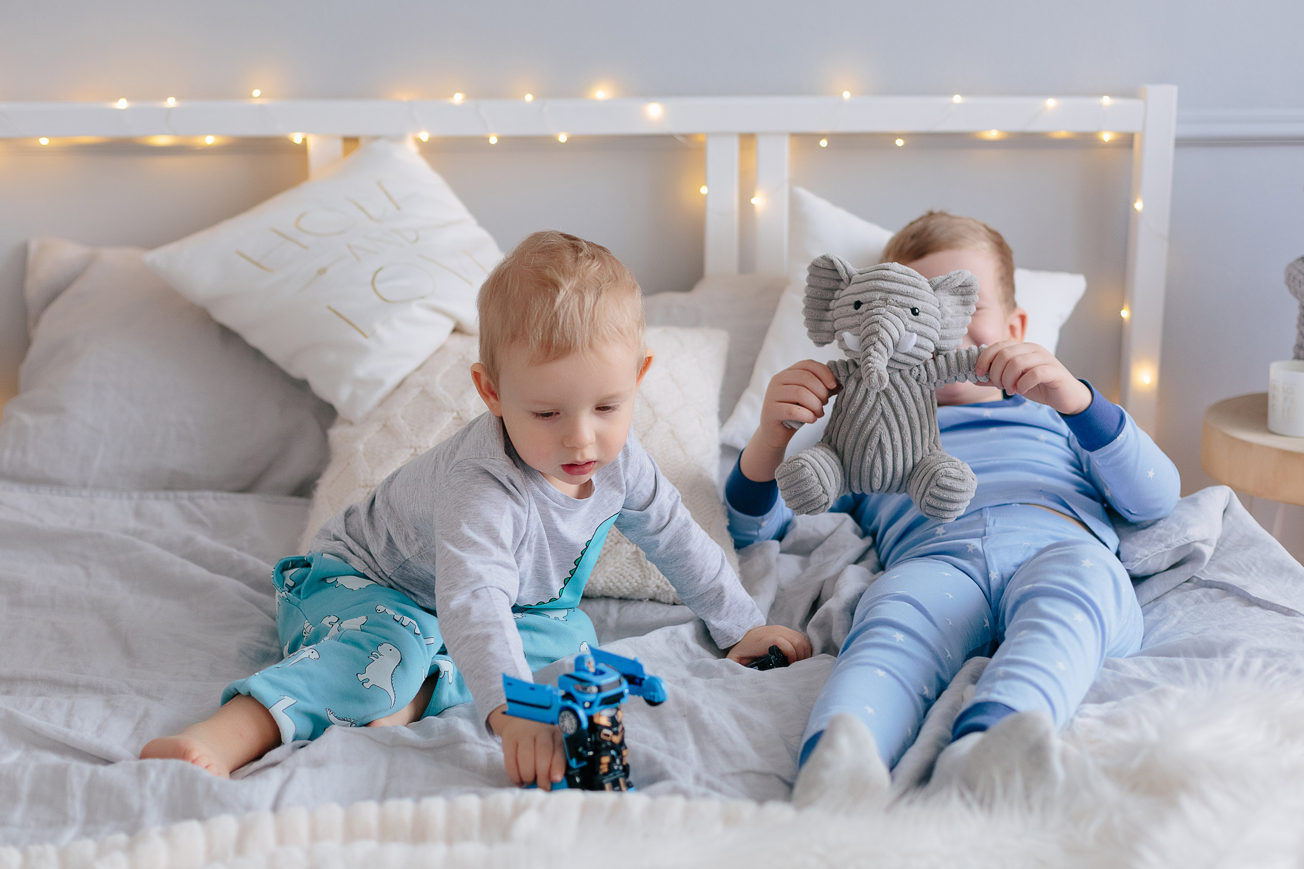 Новогодняя семейная пижамная фотосессия в студии Екатеринбург. Свадебный и семейный фотограф Ксения Шекк Екатеринбург