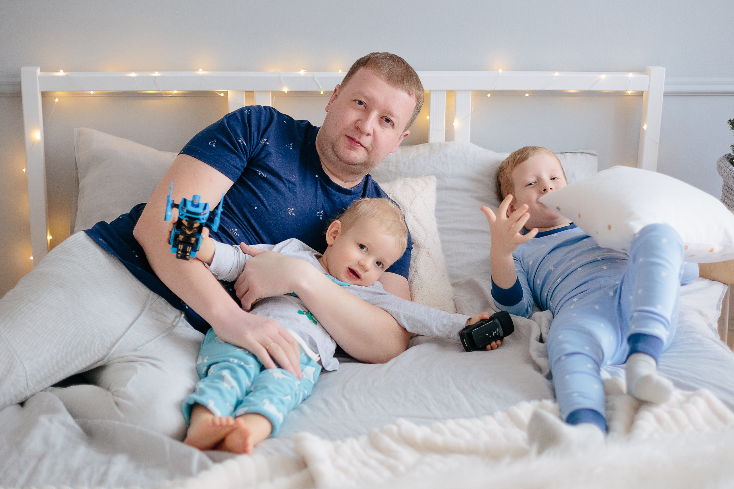 Новогодняя семейная пижамная фотосессия в студии Екатеринбург. Свадебный и семейный фотограф Ксения Шекк Екатеринбург