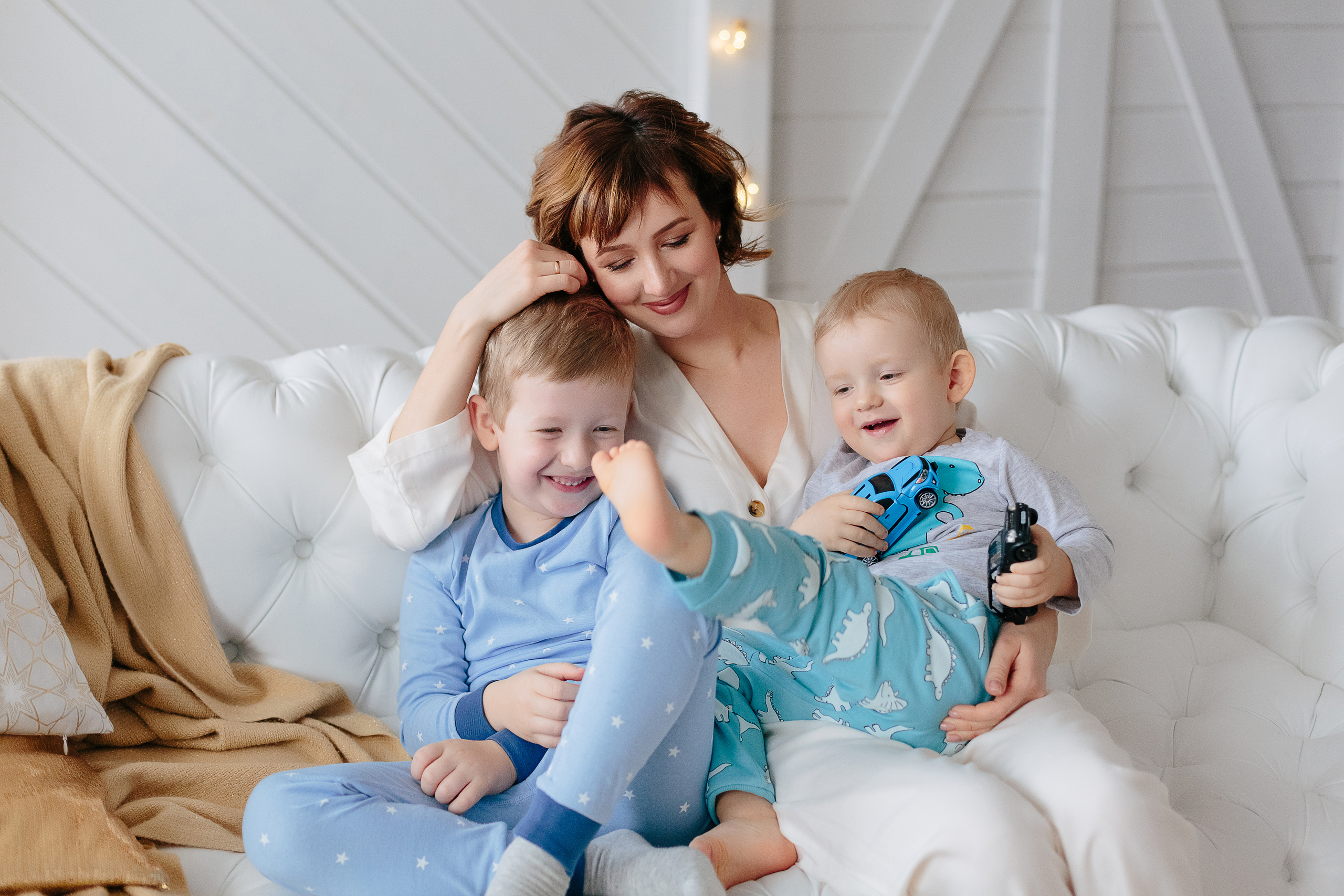 Новогодняя семейная пижамная фотосессия в студии Екатеринбург. Свадебный и семейный фотограф Ксения Шекк Екатеринбург