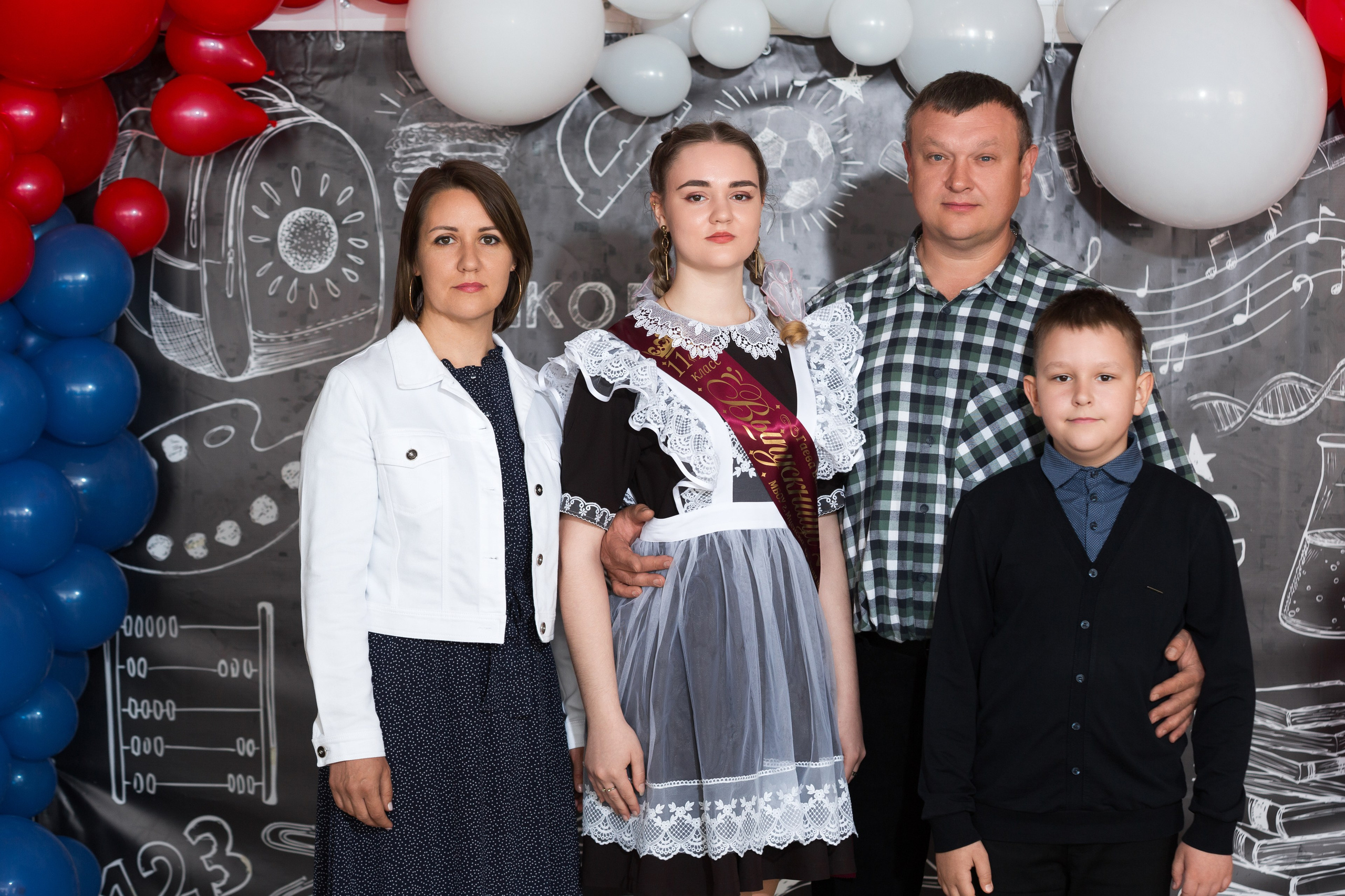 ФОТОСЕССИЯ С РОДИТЕЛЯМИ «ПОСЛЕДНИЙ ЗВОНОК — 2025» 9 ШКОЛА Г.МЦЕНСК. ТВОЙ АЛЬБОМ / ТВОИ ПРАВИЛА