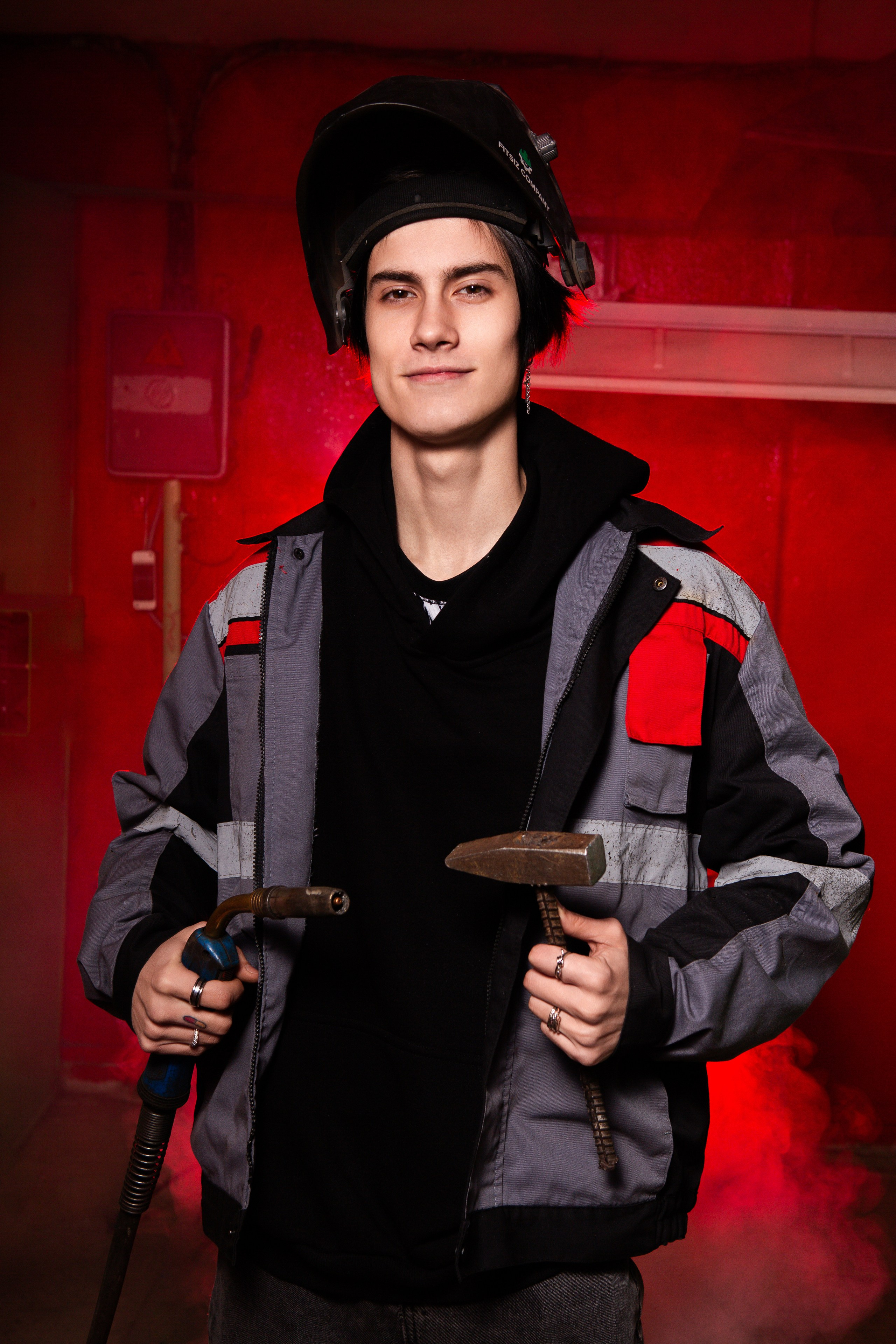 Портретная Фотосессия в Цеху для Выпускников Сварщиков | Твой Альбом Мценск. ТВОЙ АЛЬБОМ / ТВОИ ПРАВИЛА