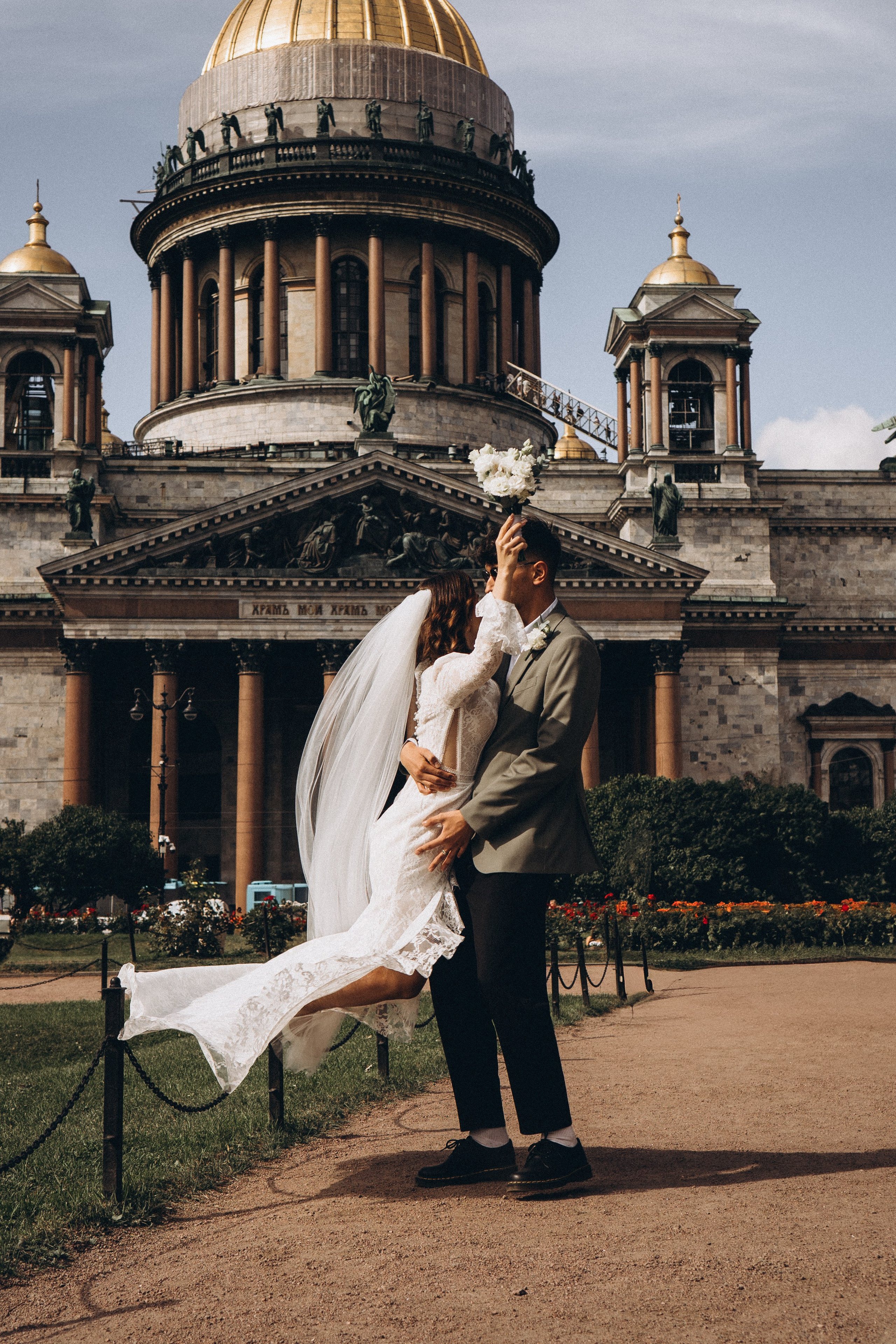 СВАДЕБНАЯ ПРОГУЛКА ВОЗЕ ИСАИКЕВСКОГО СОБОРА АСТОРИИ И ЗАКОНОДАЛЕТНОГО СОБРАНИЯ. Профессиональный фотограф, Санкт-Петербург — Виктория Богомолова