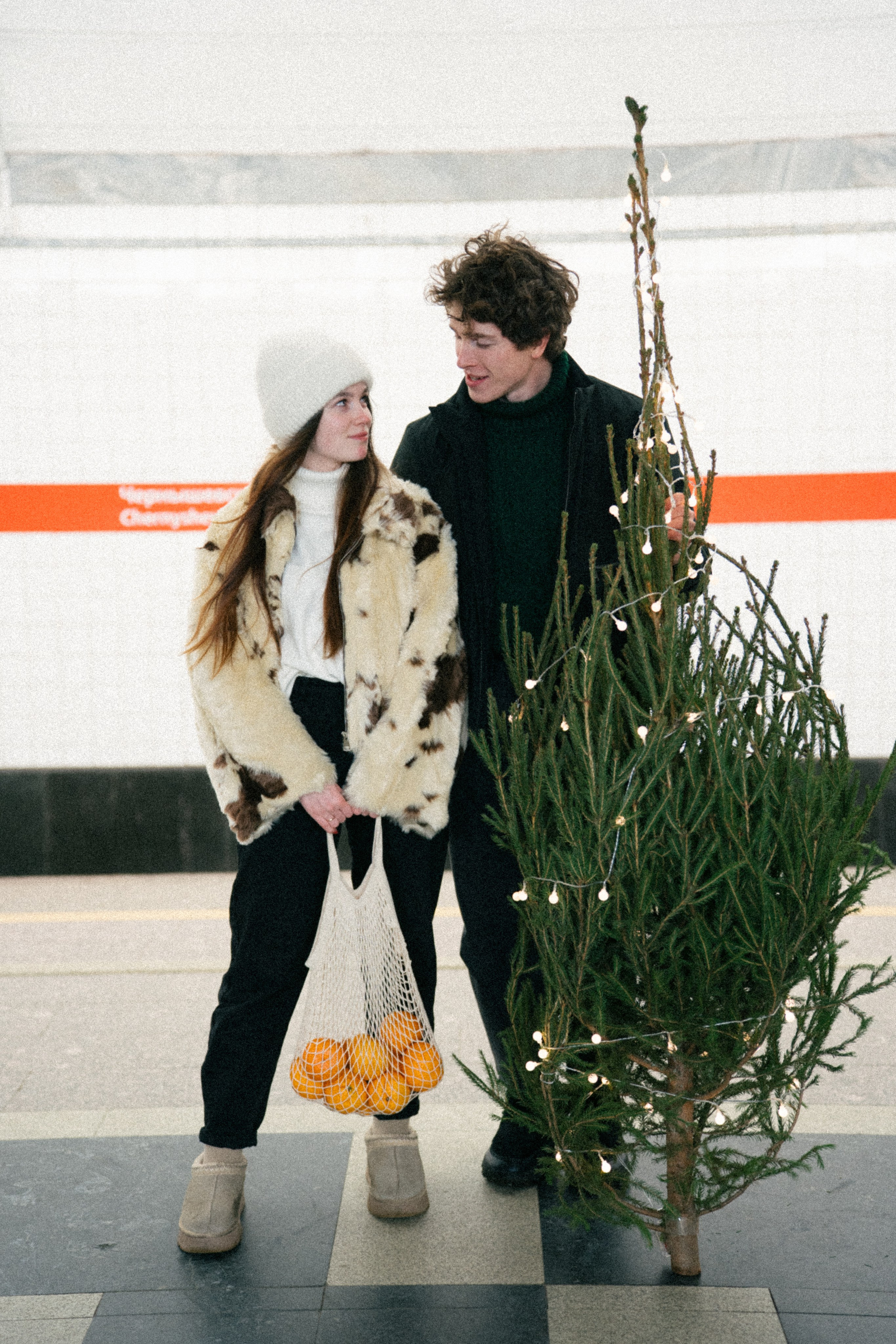 НОВОГОДНЯЯ ПРОГУЛКА ПАРЫ ПО ЧЕРНЫШЕВСКОЙ ПЕРЕД НОВЫМ ГОДОМ. Профессиональный фотограф, Санкт-Петербург — Виктория Богомолова