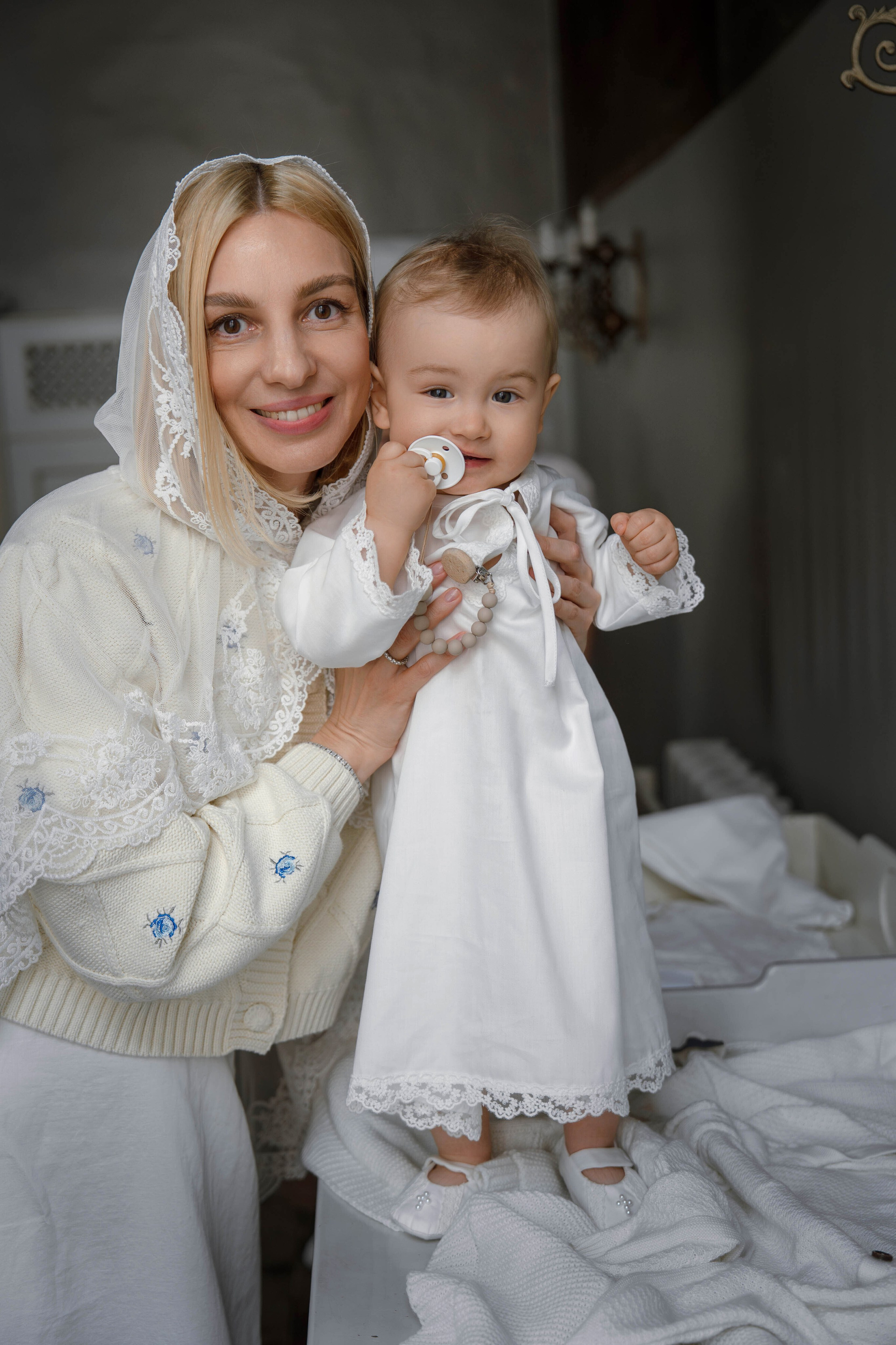 Крещение в Храме Большое Вознесение у Никитских Ворот. Фото- и видеосъёмка крещения и венчания. Фотограф на крещение Москва