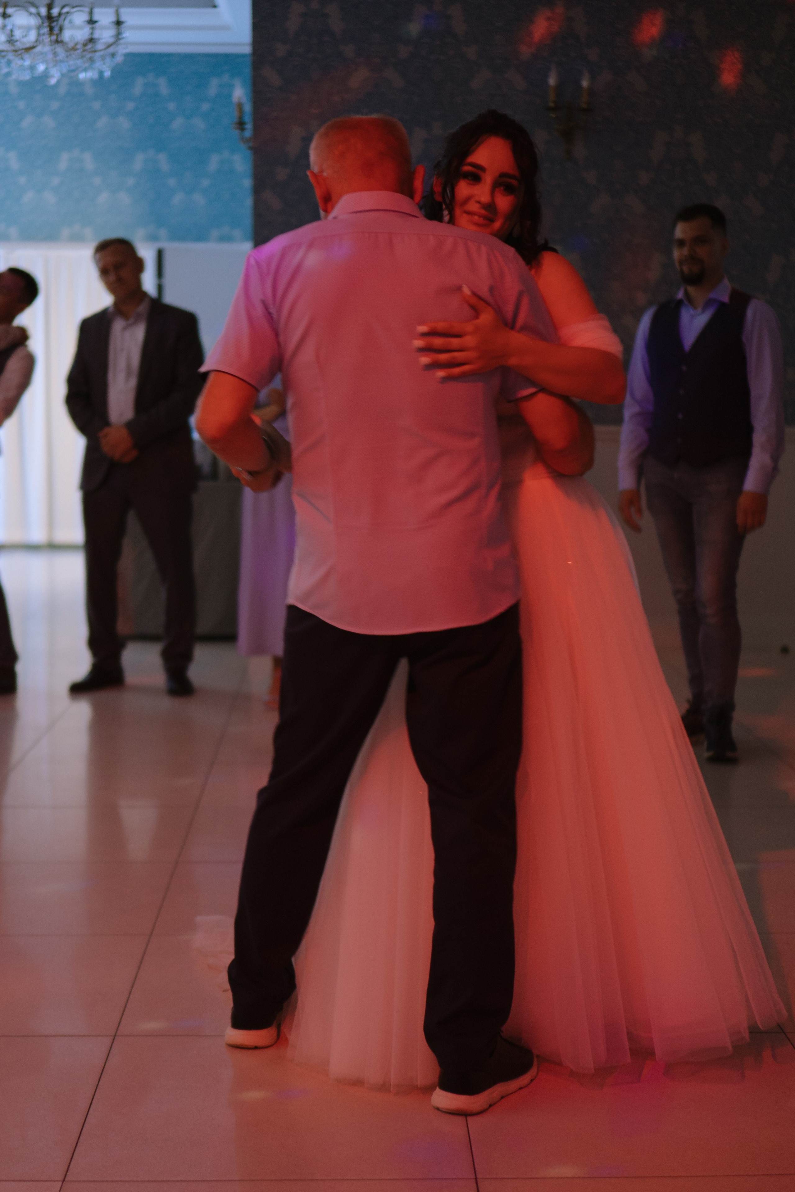 ТАНЕЦ ОТЦА И ДОЧЕРИ НА БАНКЕТЕ (СВАДЕБНАЯ ФОТОСЕСИИЯ БАНКЕТА). Профессиональный фотограф, Санкт-Петербург — Виктория Богомолова