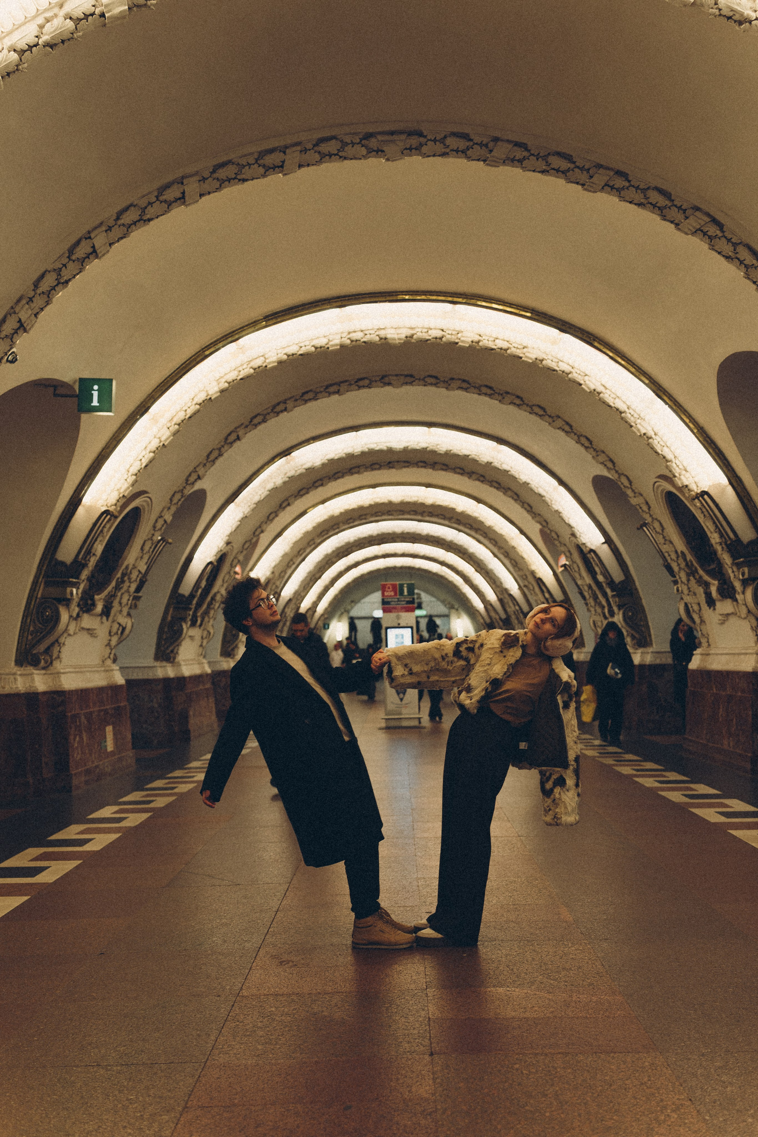 НОВОГОДНЯЯ ФОТОСЕСИИЯ ПАРЫ В МЕТРО ЛЮБОВЬ. Профессиональный фотограф, Санкт-Петербург — Виктория Богомолова