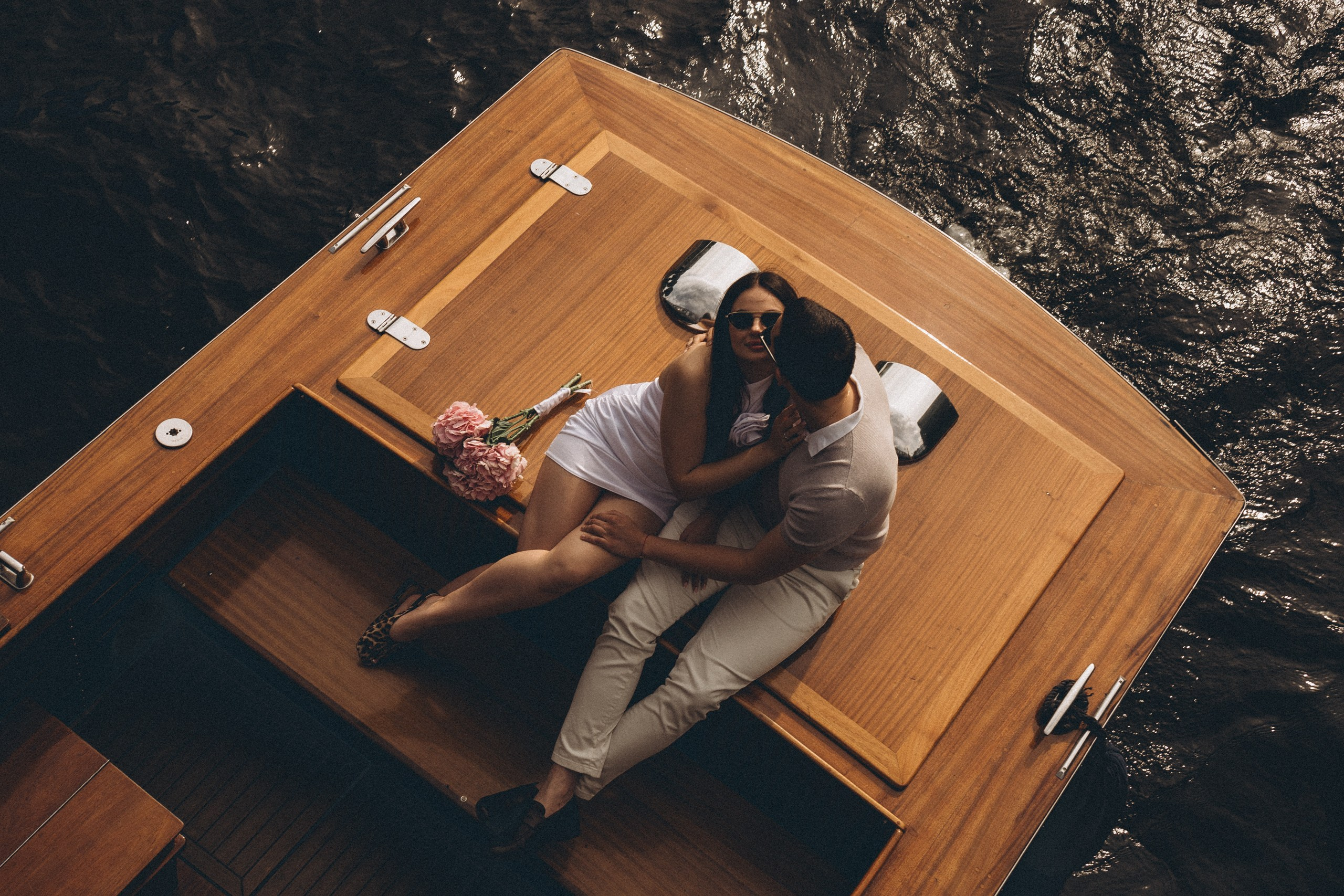 СВАДЕНБНАЯ СЬЕМКА НА КАТЕРЕ ПО КАНАЛАМ САНКТ-ПЕТЕРБУРГА И В АКВАТОРИИ НЕВЫ. Профессиональный фотограф, Санкт-Петербург — Виктория Богомолова