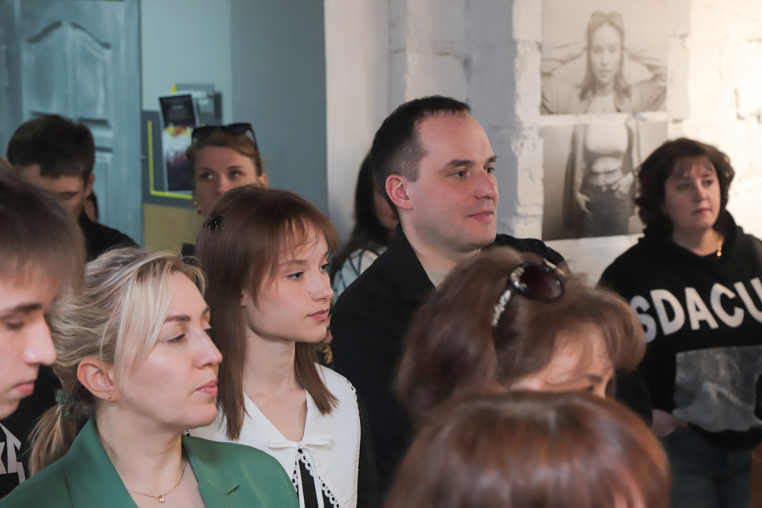 Выставка — проект «Мы начинаем путь!». АРТИКУЛ. Выпускные альбомы Нижний Тагил