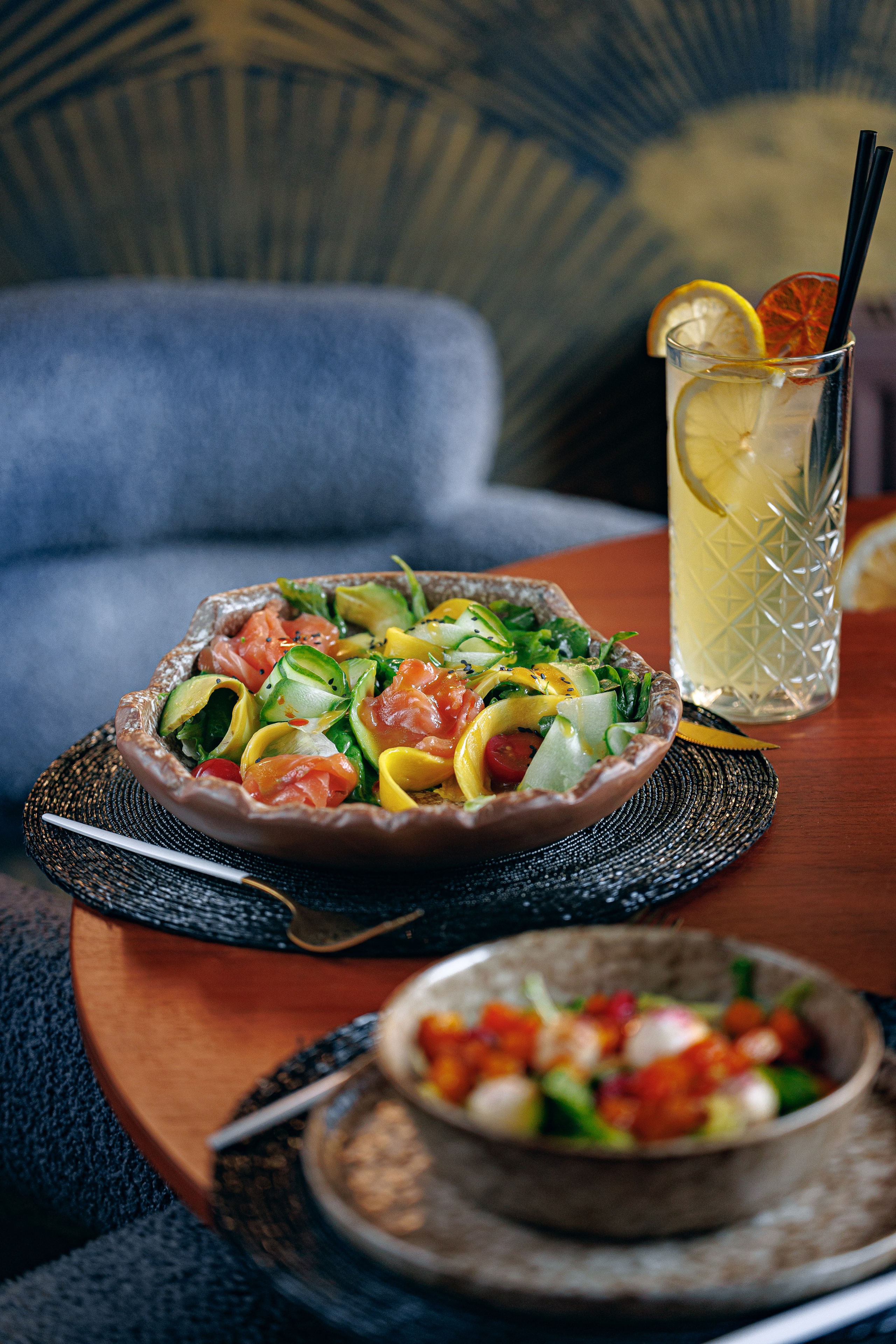 Лоундж бар Stories