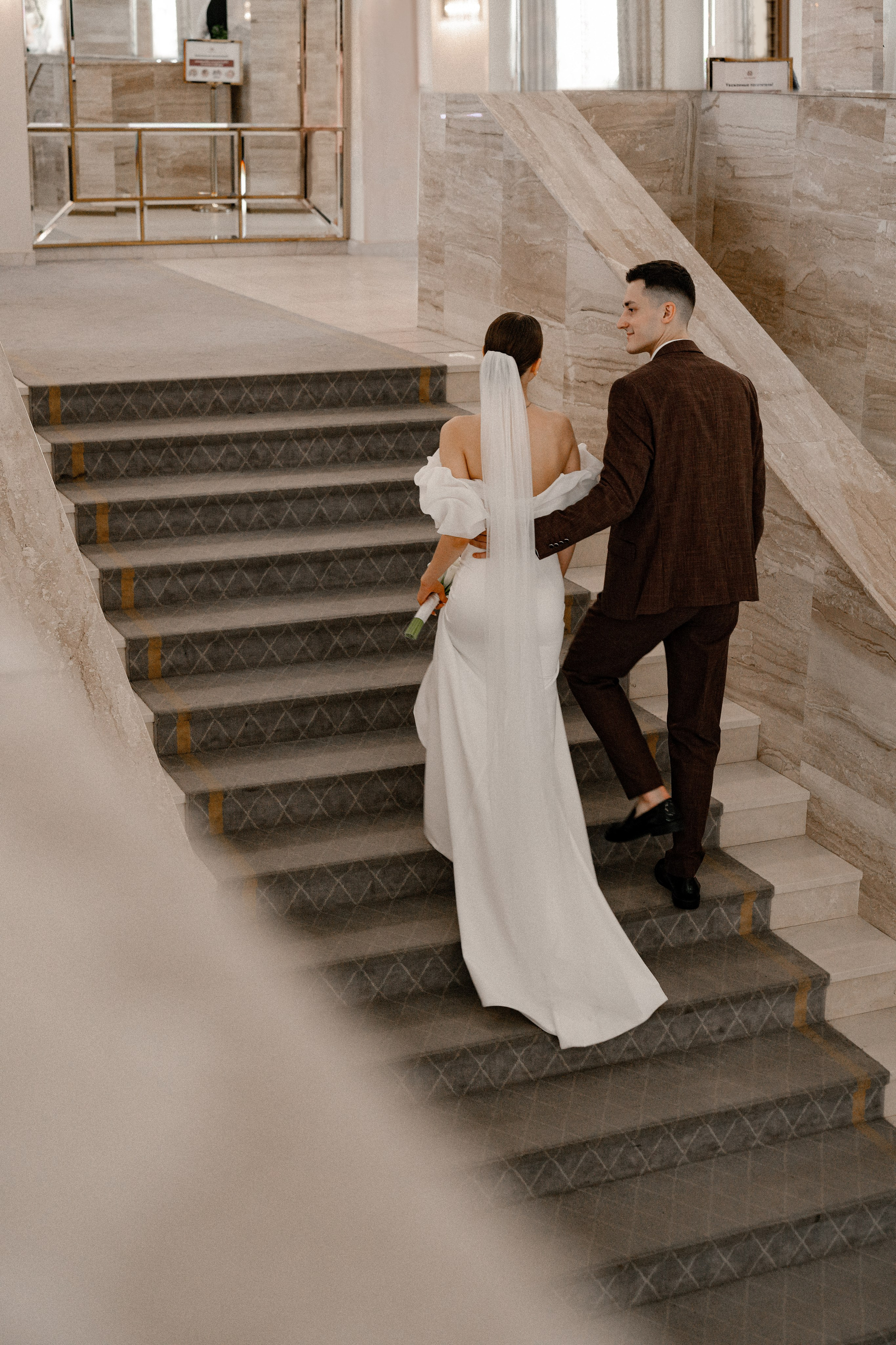 Свадебная фотосессия в Бутырском ЗАГС (Дворец Бракосочетания № 4) и прогулка в отеле Solux (Солюкс)