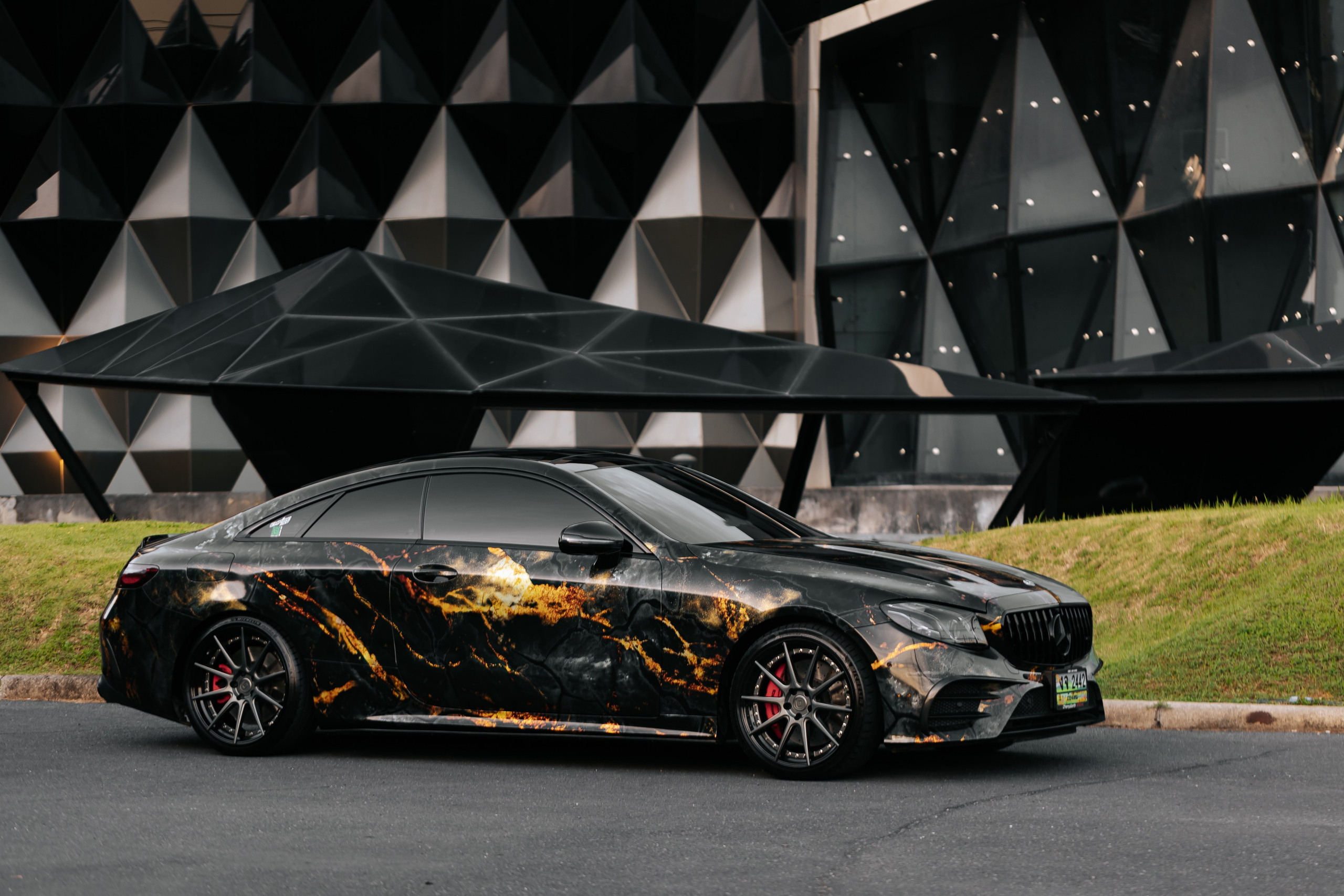 Mercedes Benz E 53. Фотограф в на Пхукете Сергей Войлоков