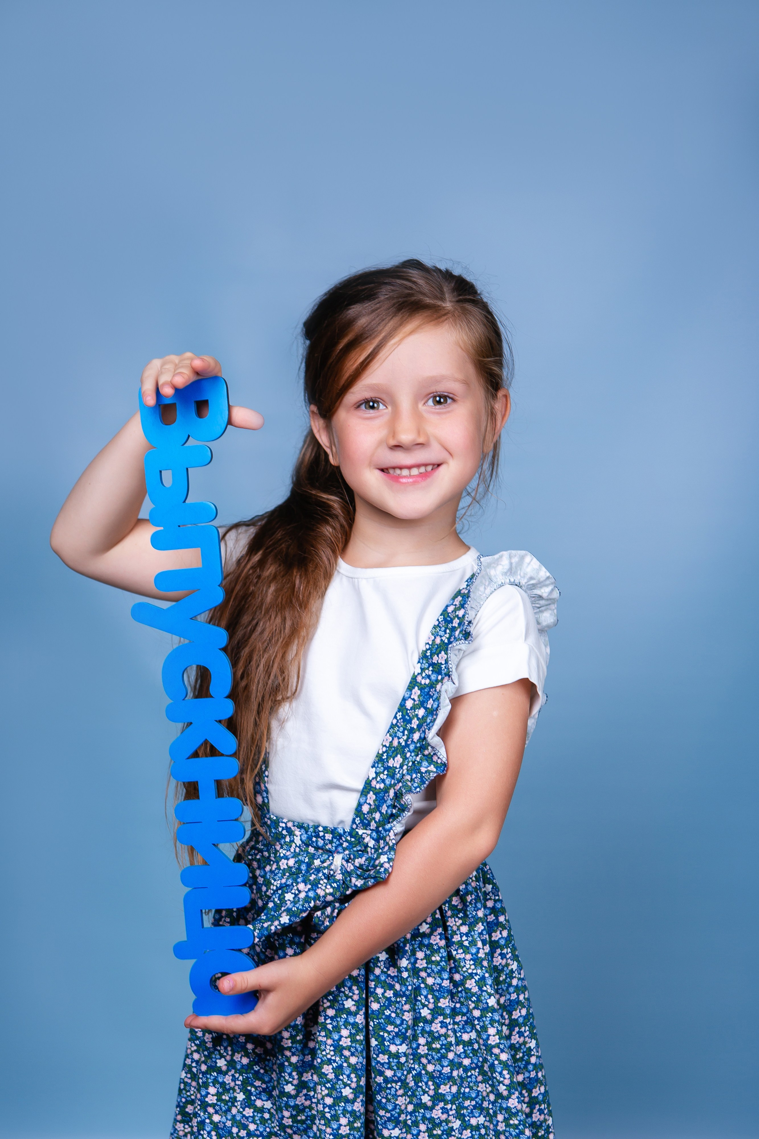 Голубой фон. Фото дети. Выпускные альбомы Нижний Тагил