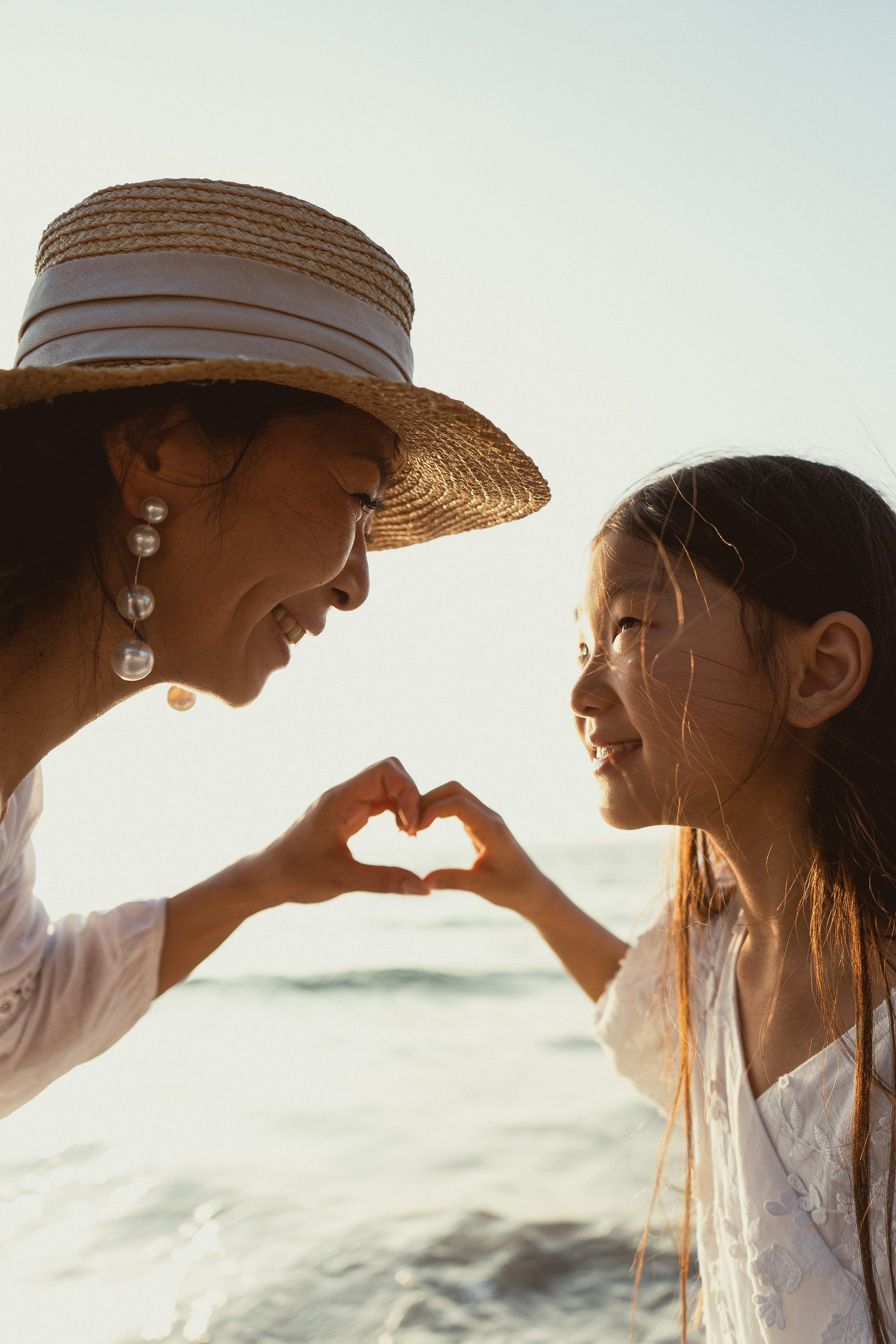 Семейная фотосъёмка на Пхукете – тепло, искренность и любовь вашей семьи на фотографиях. Ян Долматов — фотограф, видеограф и продюсер на Пхукете, Таиланд