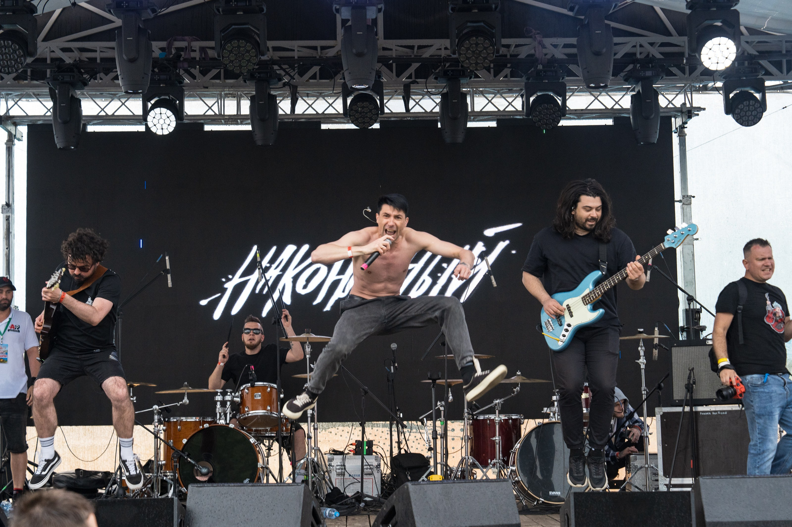 Фотоотчет с главного панк-рок фестиваля страны Anti-Party 2025. Фотограф Николай Прокофьев модельные тесты в Москве