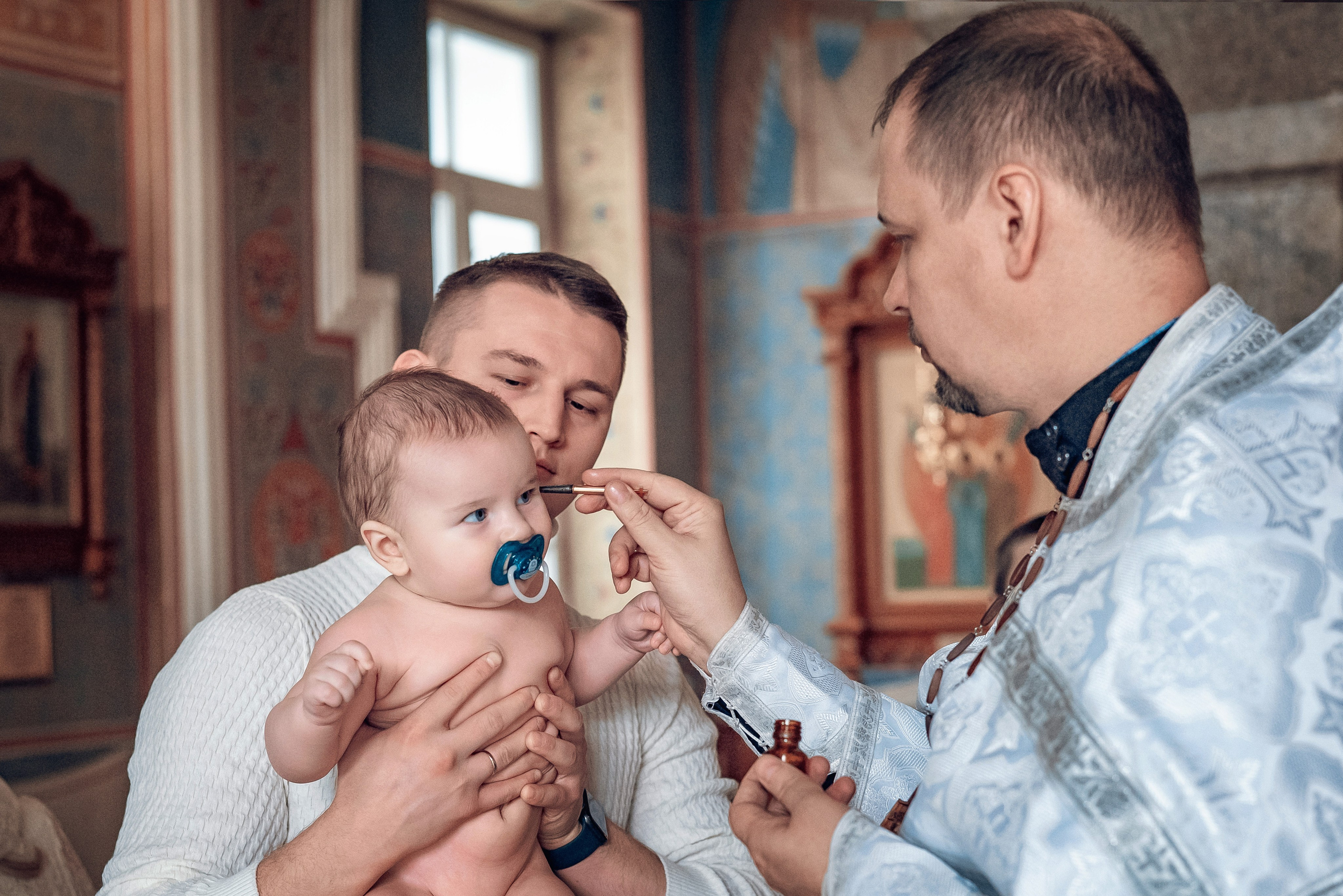 Крещение Ярослава в Храме Иоанна Предтечи. Фотографы крещения/венчания  Красноярск Татьяна и Вячеслав Переваловы