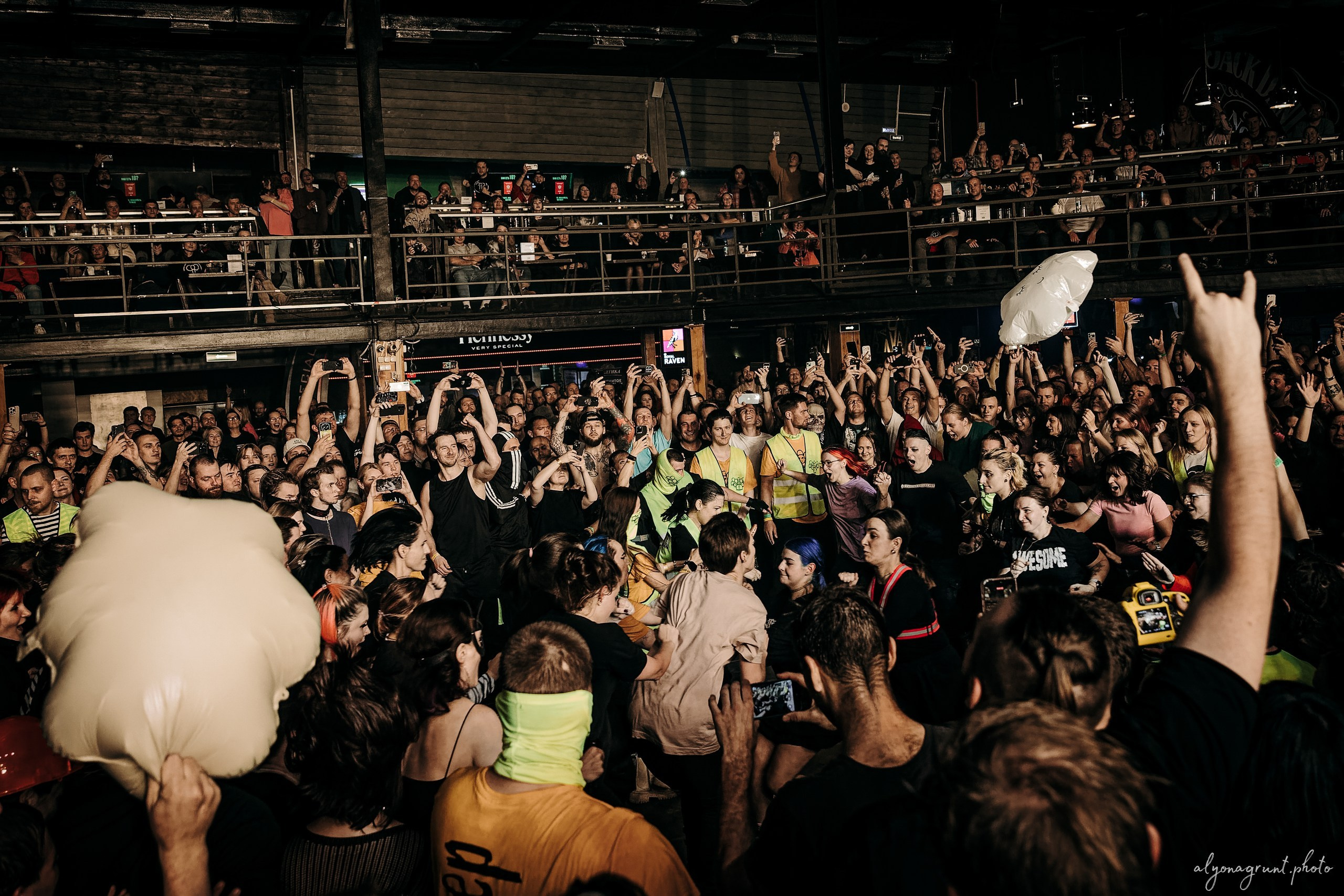 Пневмослон, фоторепортаж СПб, A2,17.10.2025. Алена Адрианова: фотограф в Санкт-Петербурге