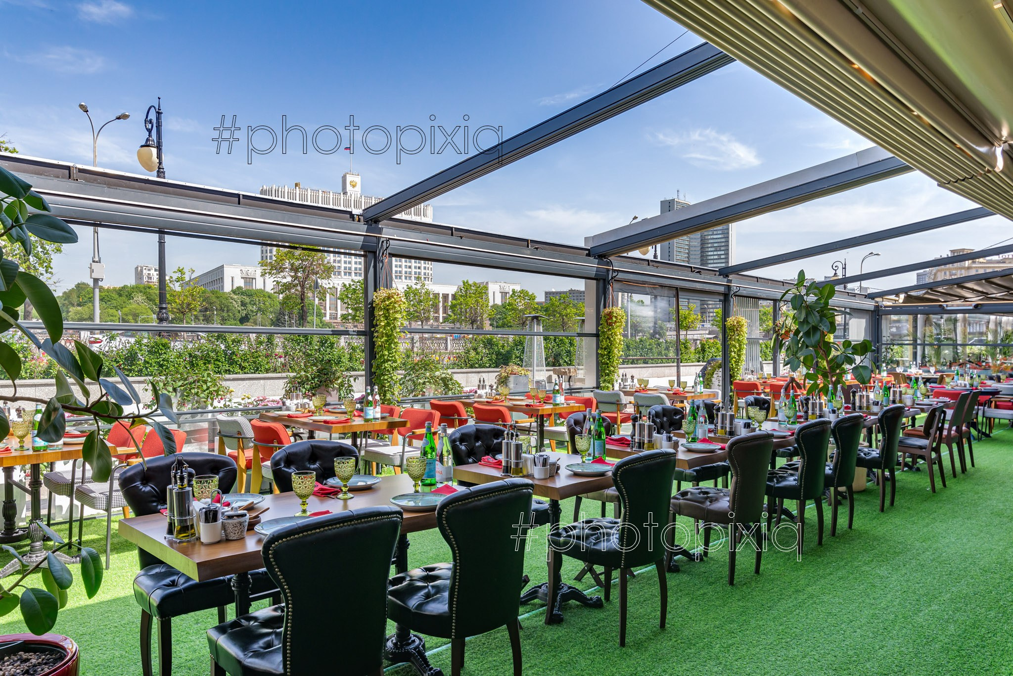 Фотосъёмка веранды ресторана CHEF СТЕЙК-ХАУС. Интерьерная съёмка и виртуальные туры — Интерьерный фотограф Кузнецов Сергей (photopixiq)