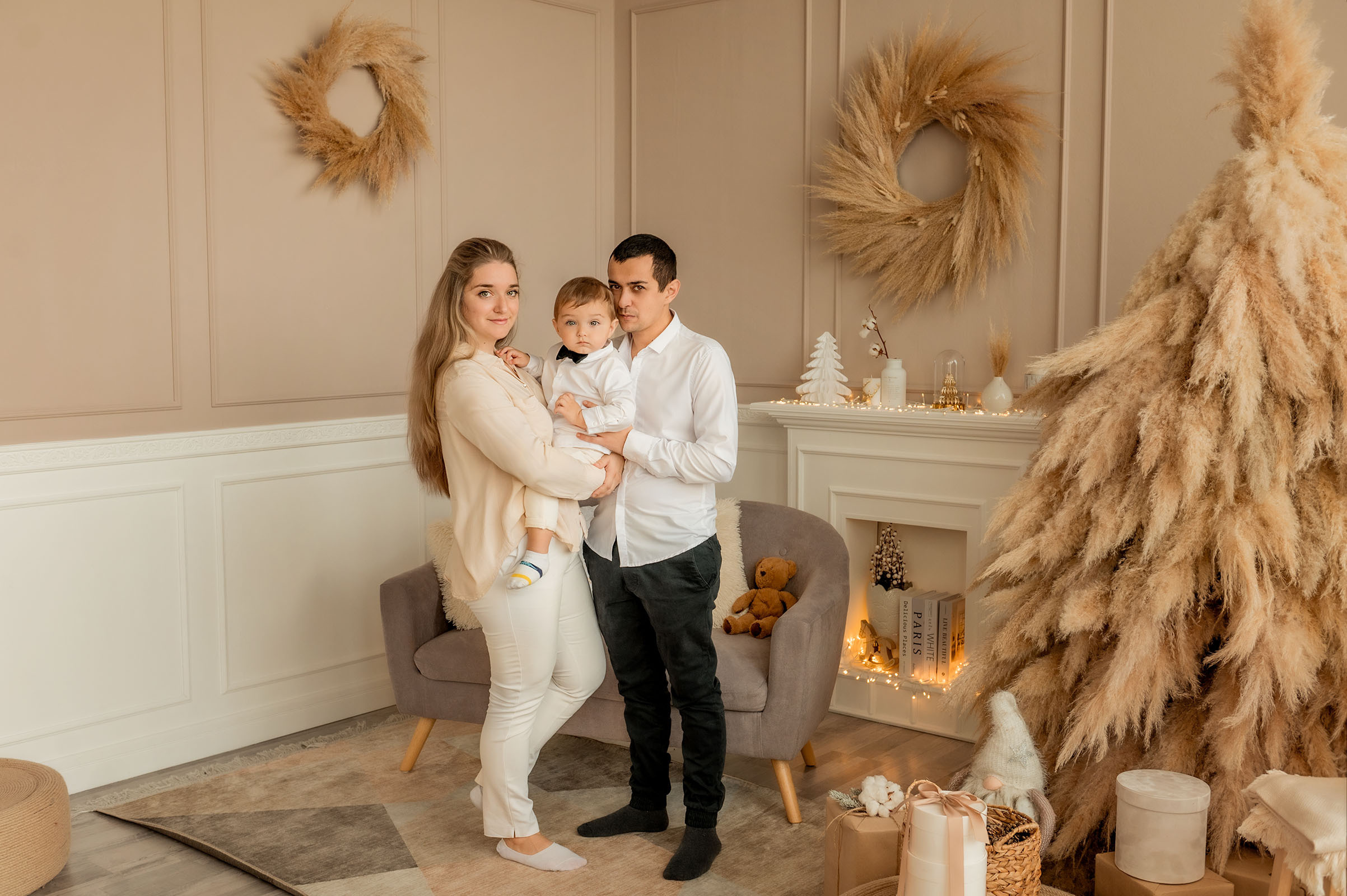 Семейная фотосессия в фотостудии в Сочи.