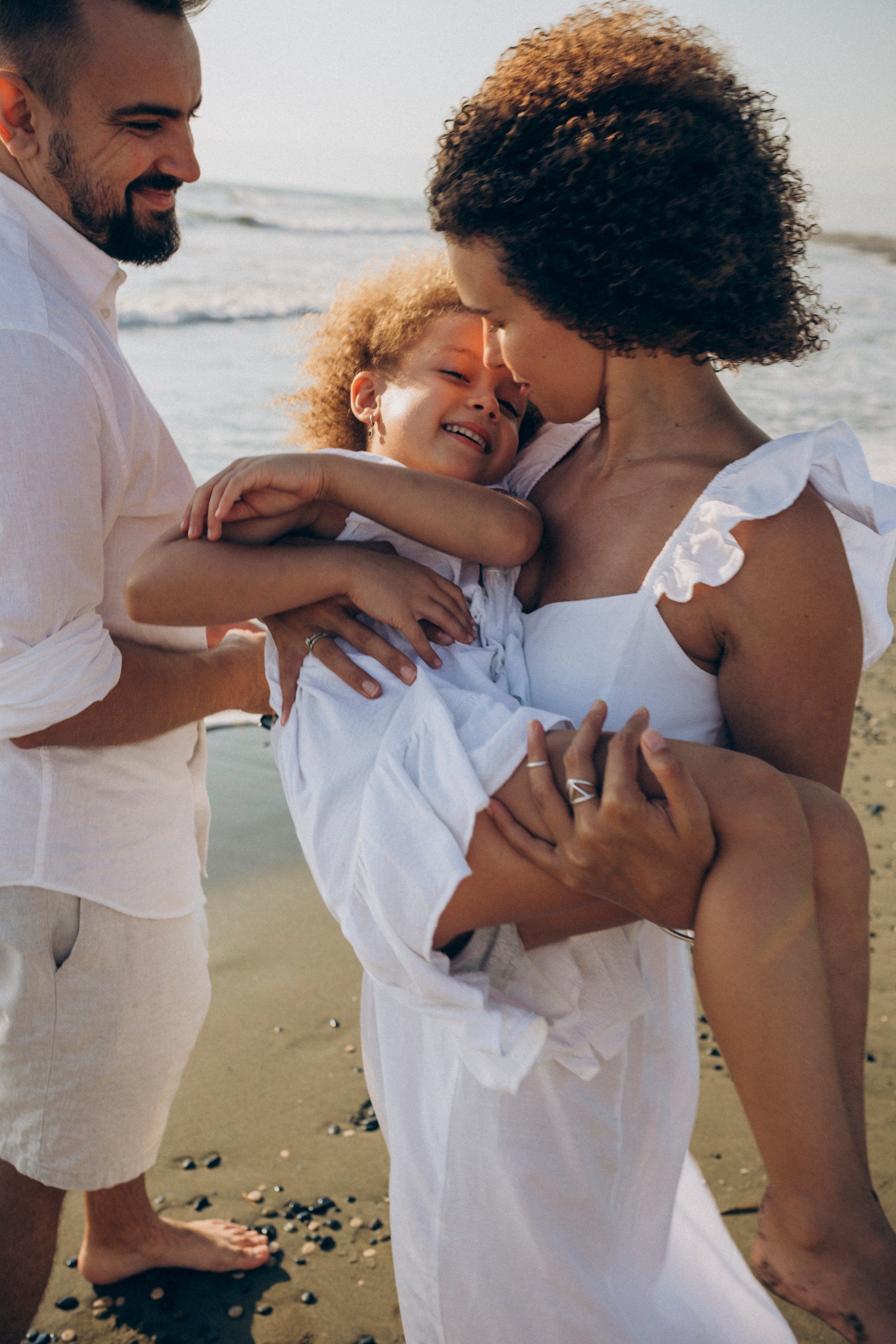 Sandy toes and family smiles. Katerina Nord | Wedding and Couple Photographer in Germany and Europe