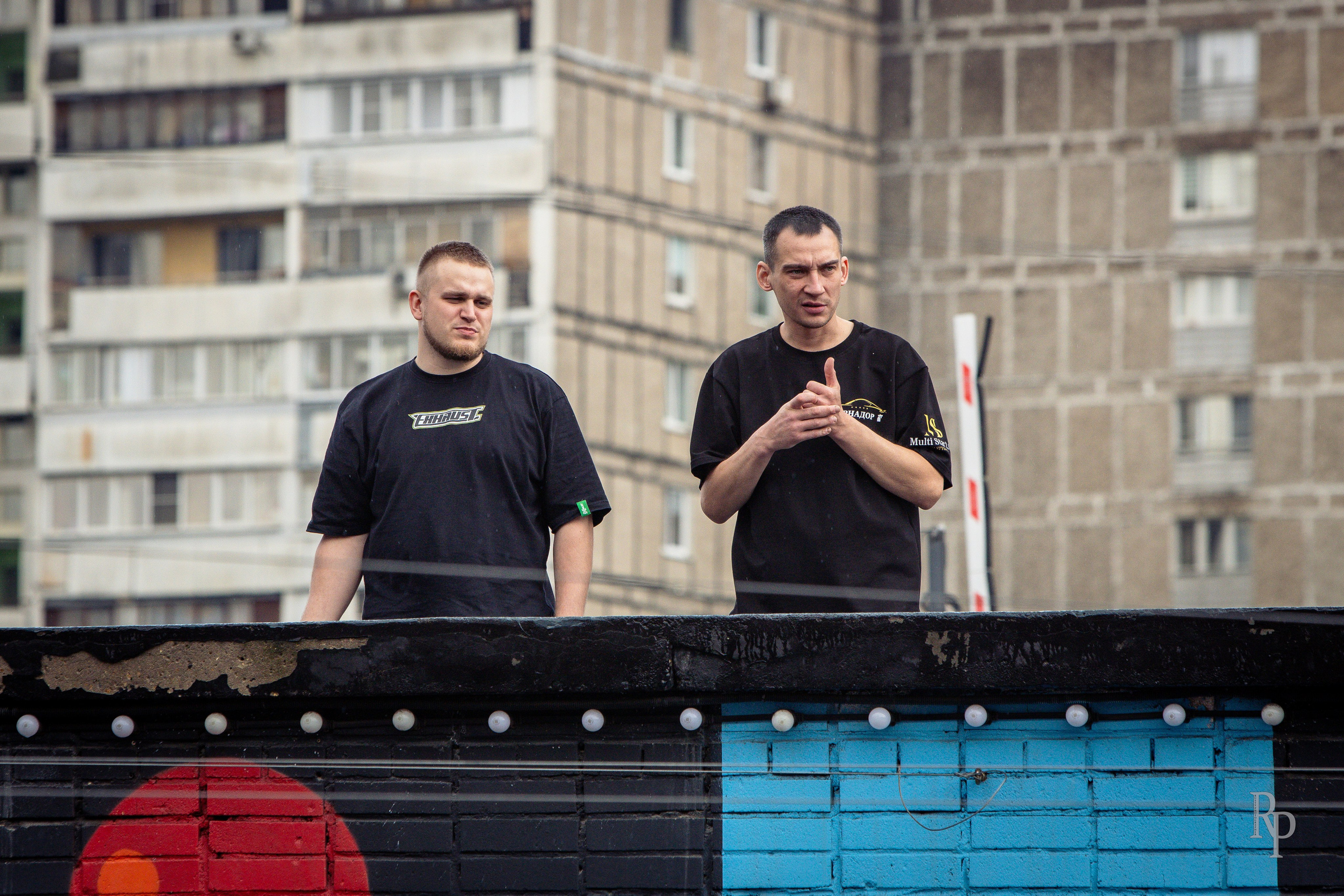 SHOWDOWN. Rusty Photographer