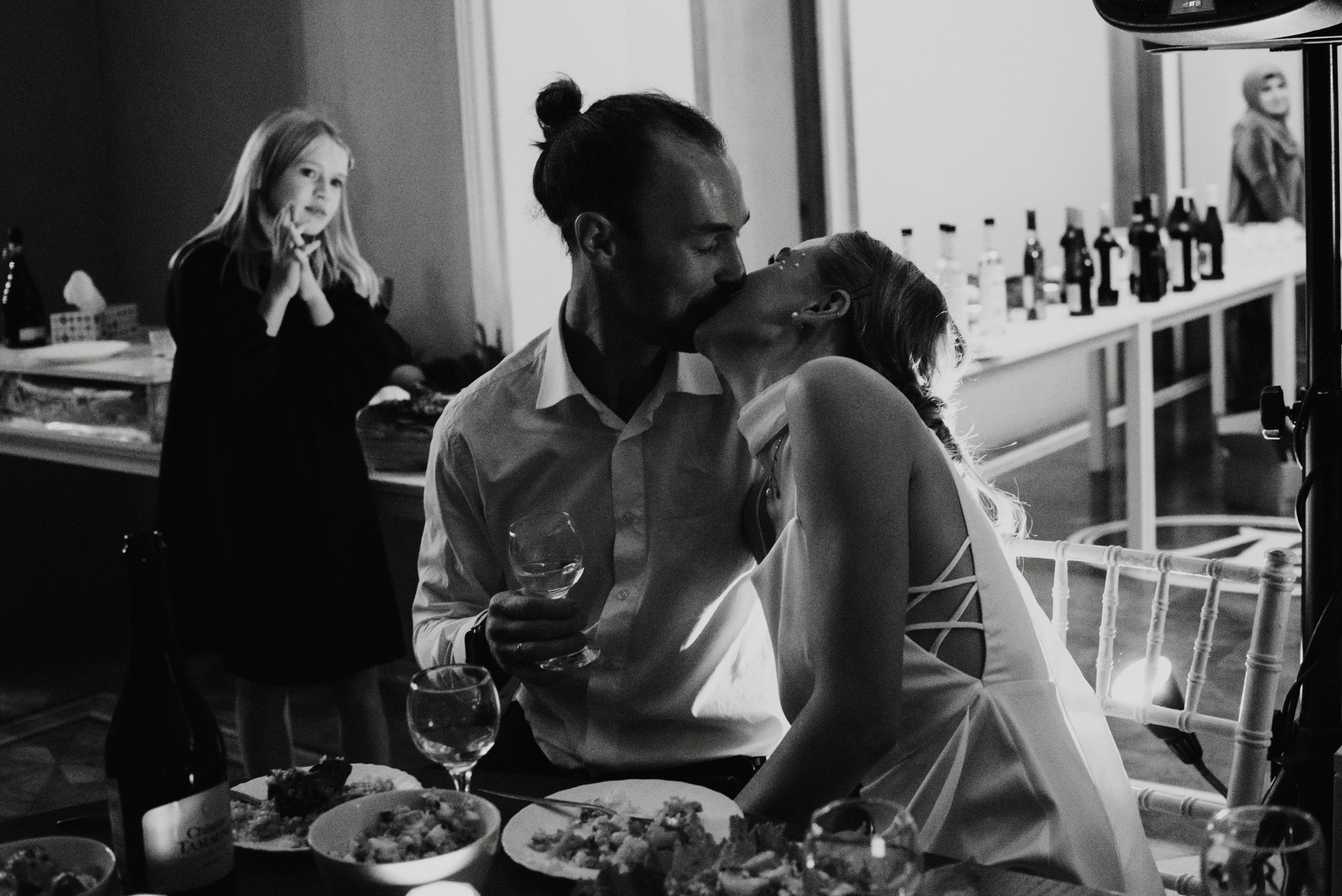 Камерная загородная свадьба в коттедже. Анастасия Петрович фотограф, фотокорреспондент в Москве и Санкт-Петербурге. Фотосъёмка репортажа, мероприятия, корпоративная съёмка, контент