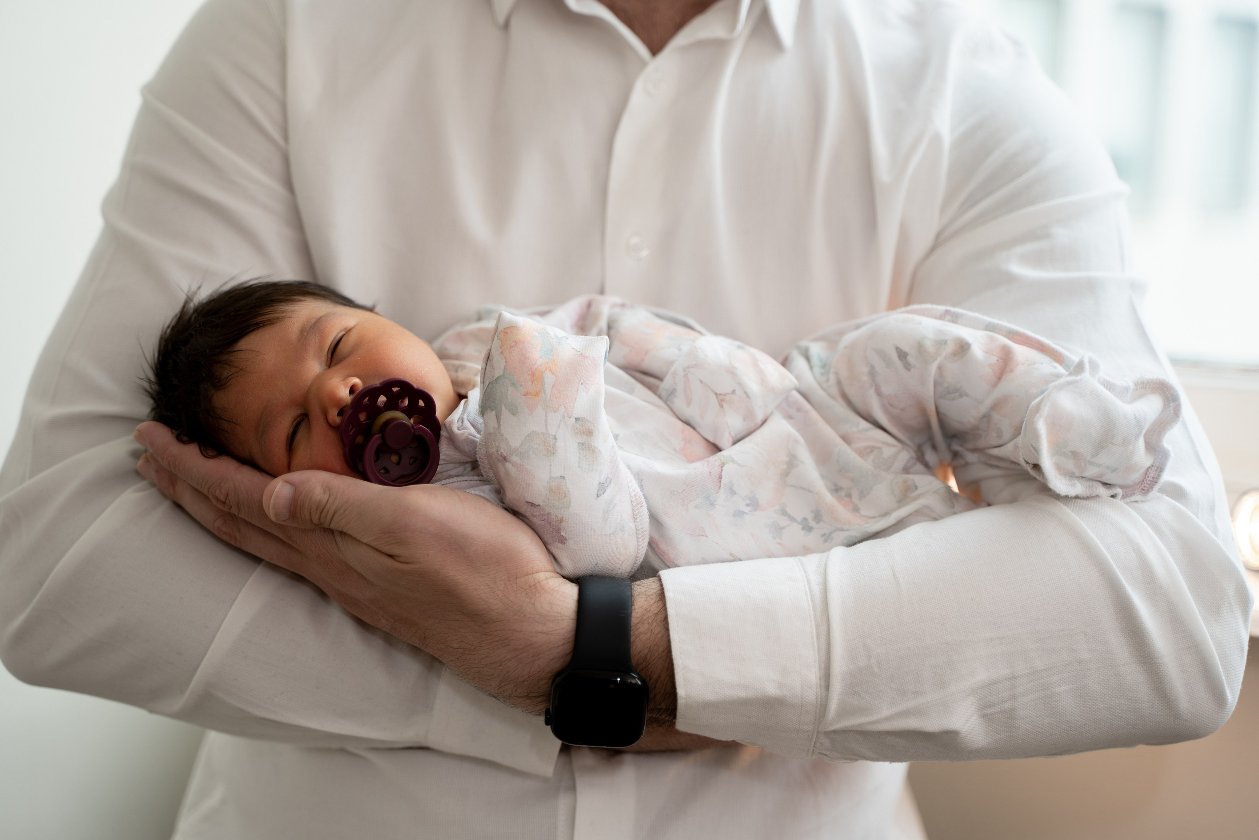 Фото выписки — заказать фотографа на выписку из роддома в Москве. Фотографы на роды в Москве. Фото и видео родов. Фотопроект «Продолжение рода»