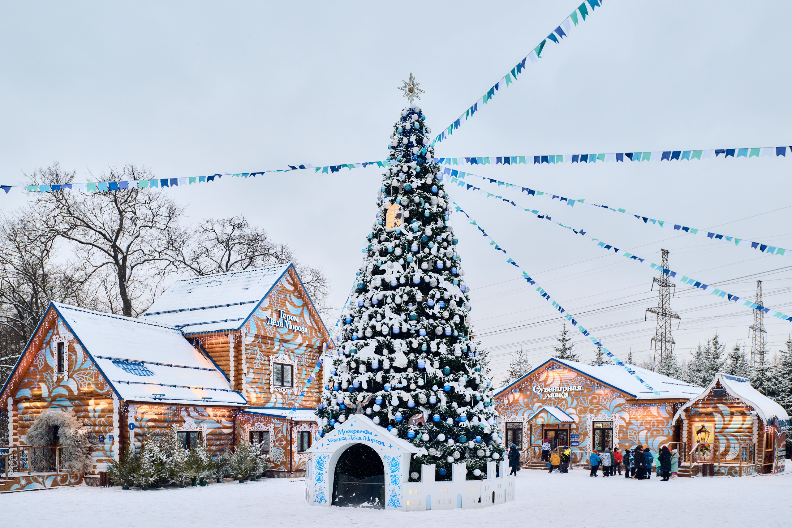 Терема Усадьбы Деда Мороза днём. Никита Хохловский фото и видео продакшн