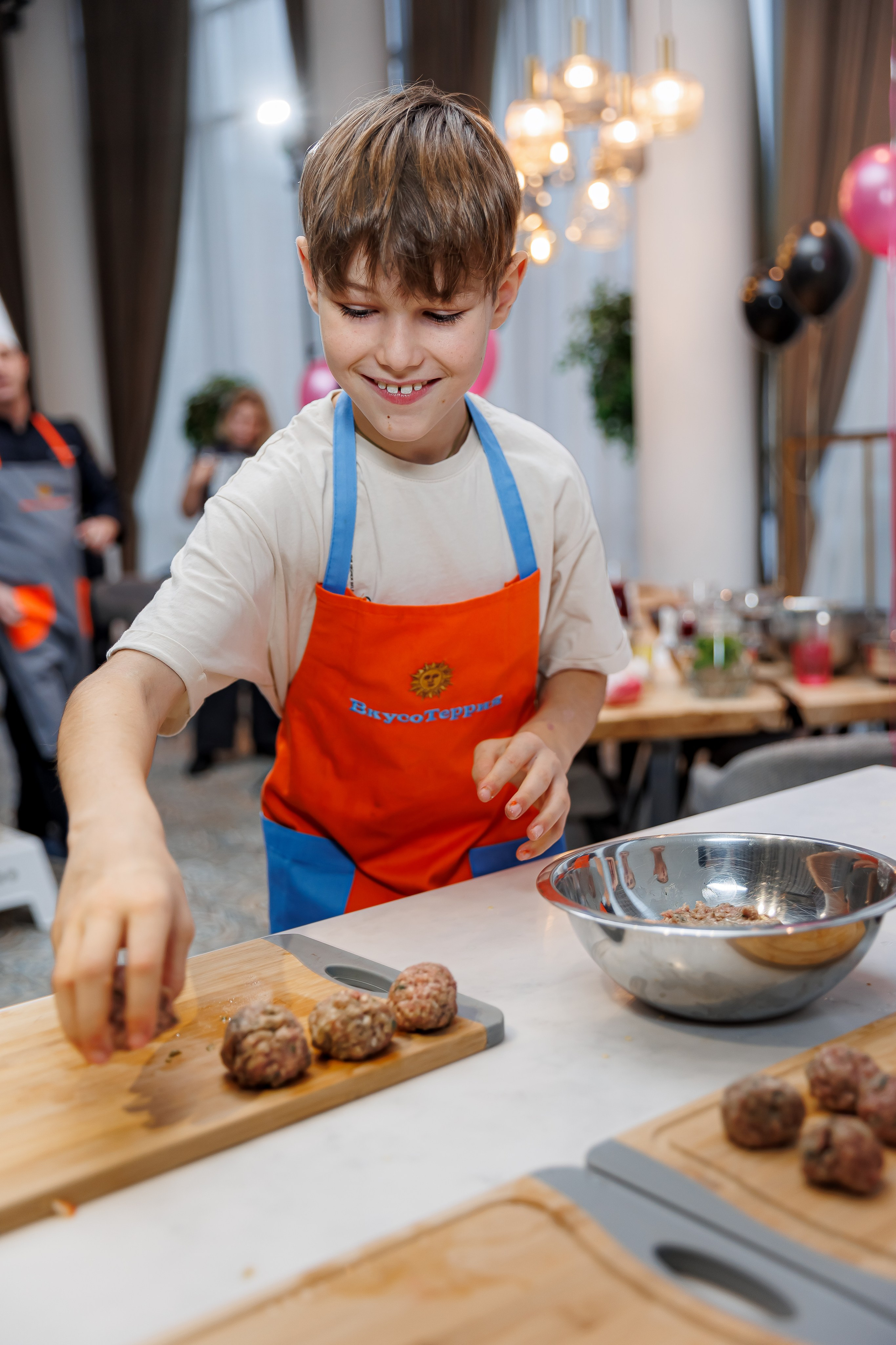 День рождения Насти «Венсдэй во Вкусотеррии». Семейный и детский фотограф Комина Елена, Власиха, Одинцово