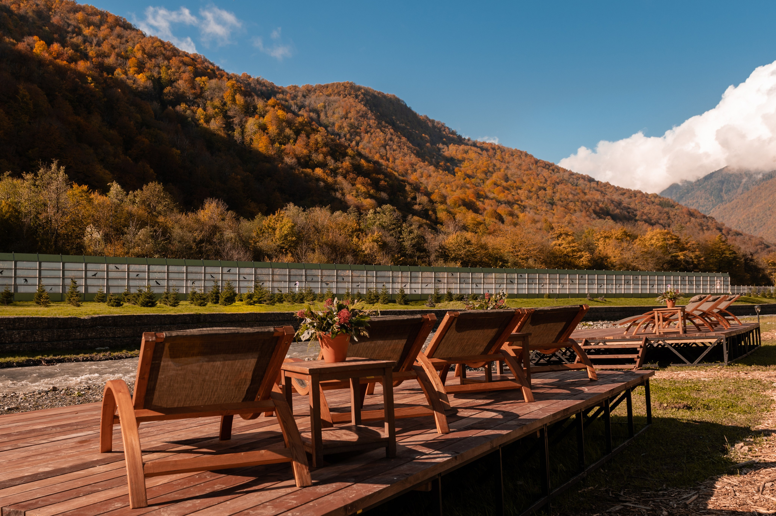 Контент съемка места для отдыха на курорте Газпром Поляна «Мзымта Пляж». Репортажный фотограф в Красной Поляне и Сочи Павлюченко Екатерина