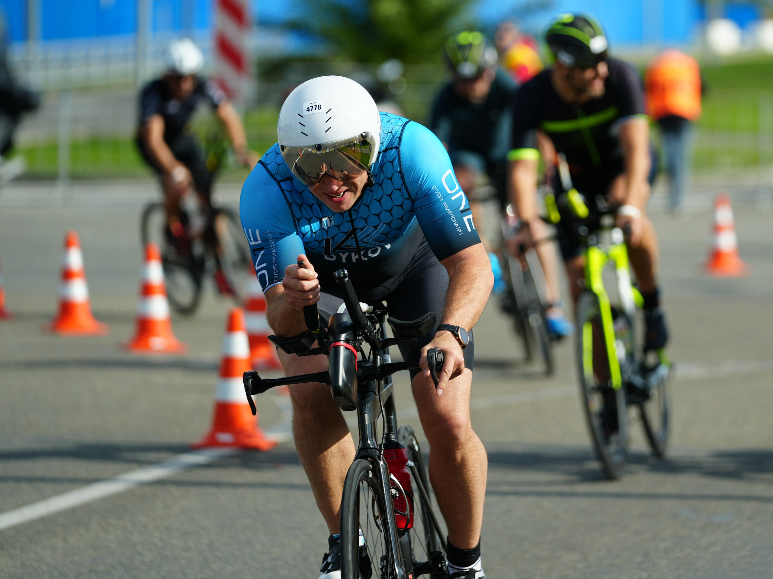 Фотоотчет партнерской интеграции для компании TELE2 на фестивале Ironstar. Репортажный фотограф в Красной Поляне и Сочи Павлюченко Екатерина