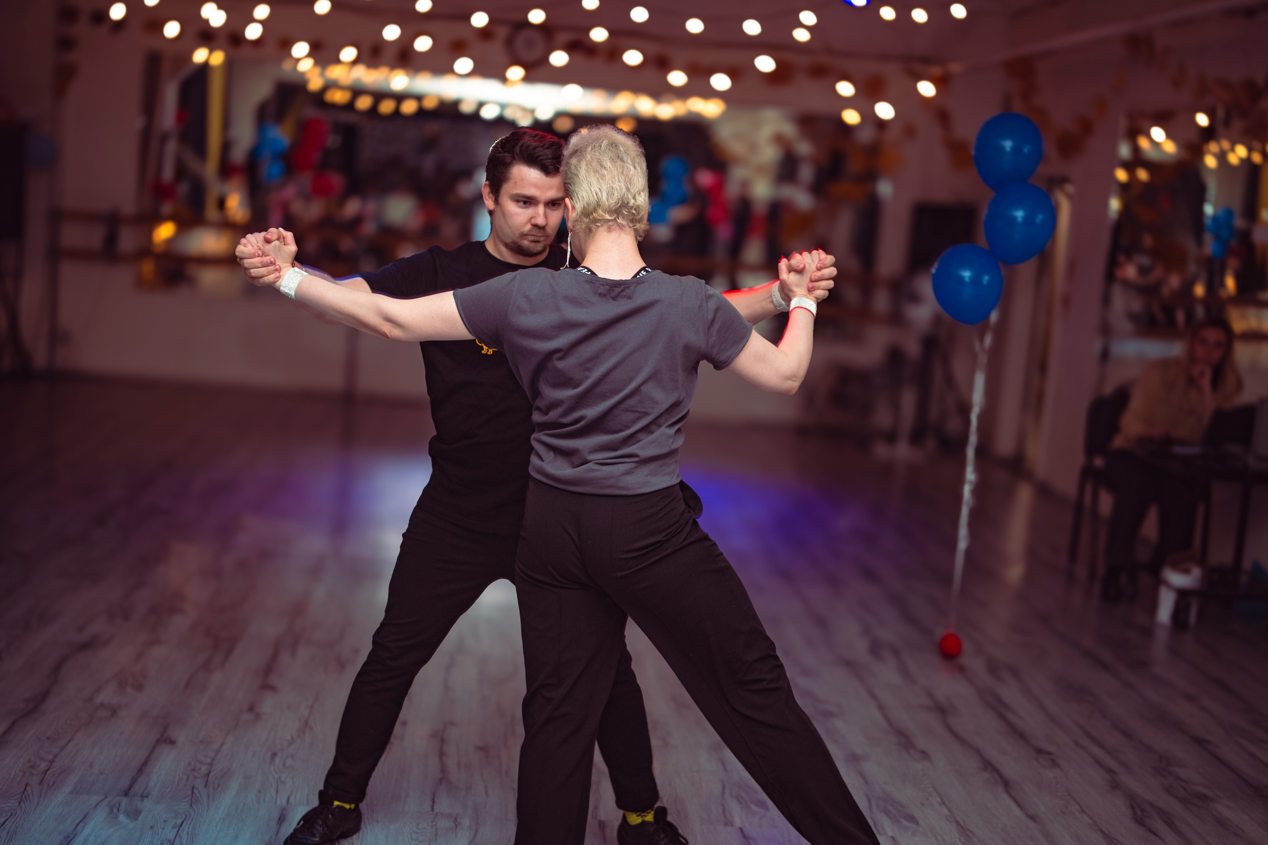 Dance cafe вечеринка