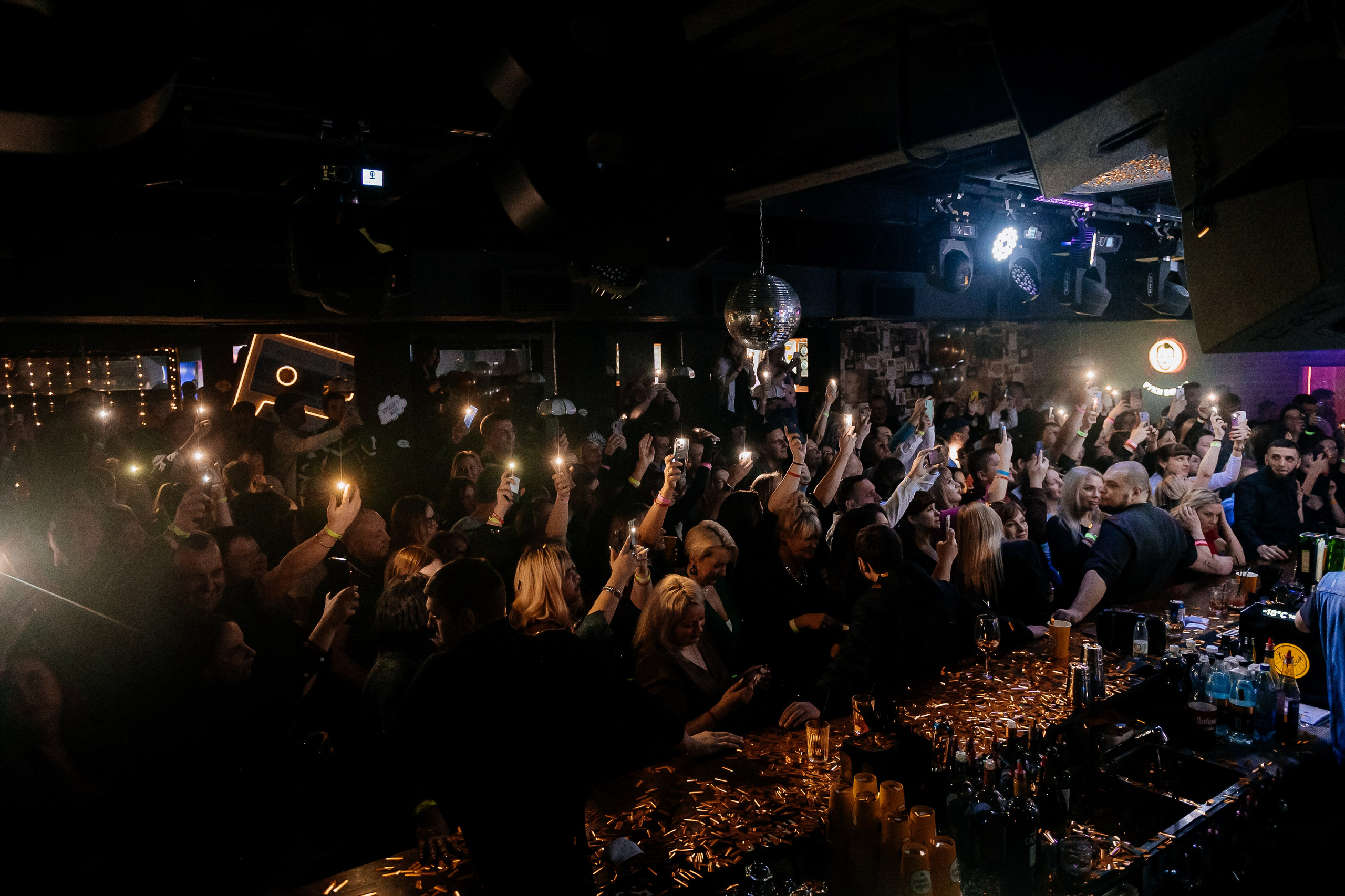 Фотосъемка открытия бара Руки Вверх. Свадебный фотограф Москва — Сергей и Татьяна