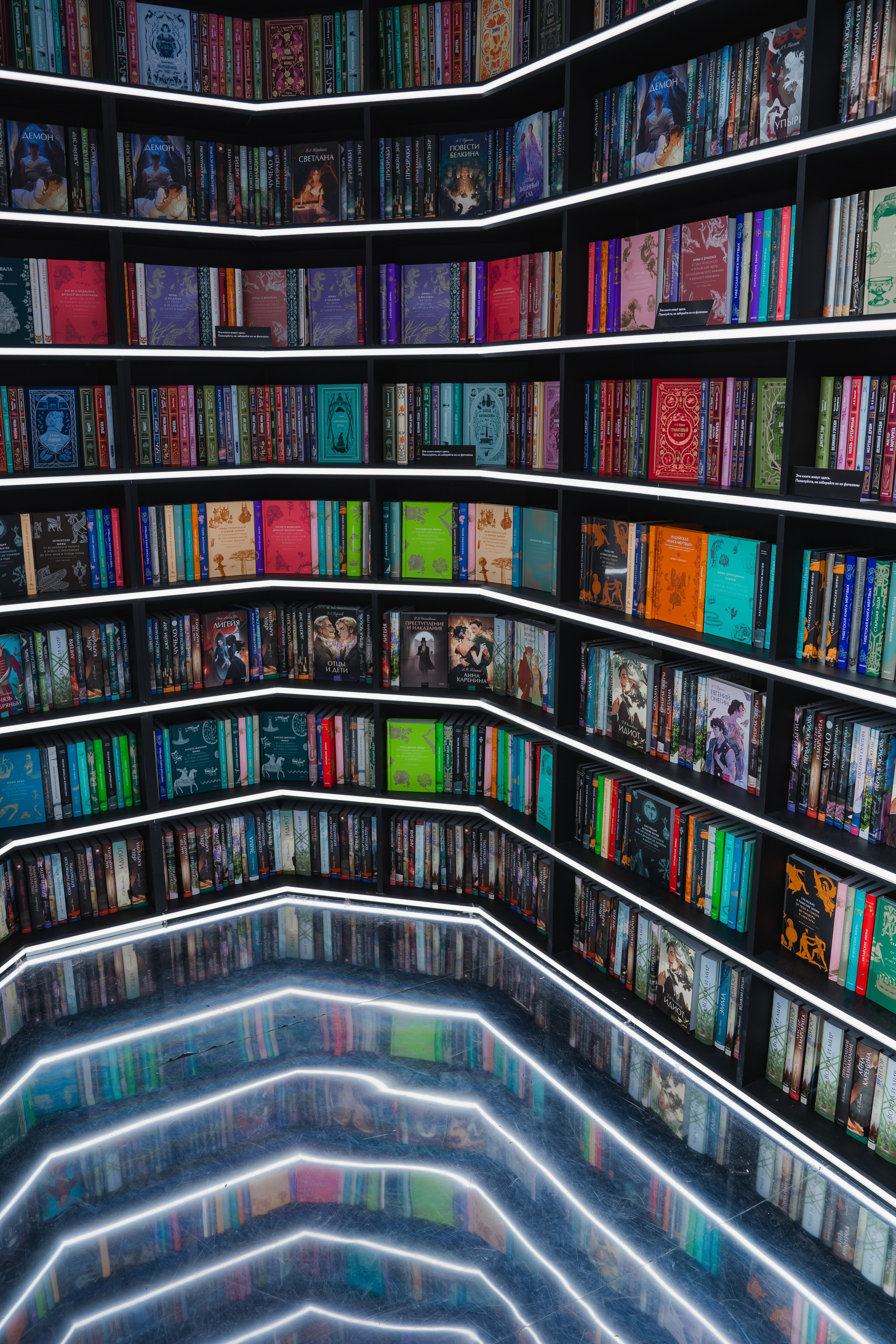 МИФ Non/fictio№ 2025 стенды. Репортажный фотограф Анастасия Рубцова