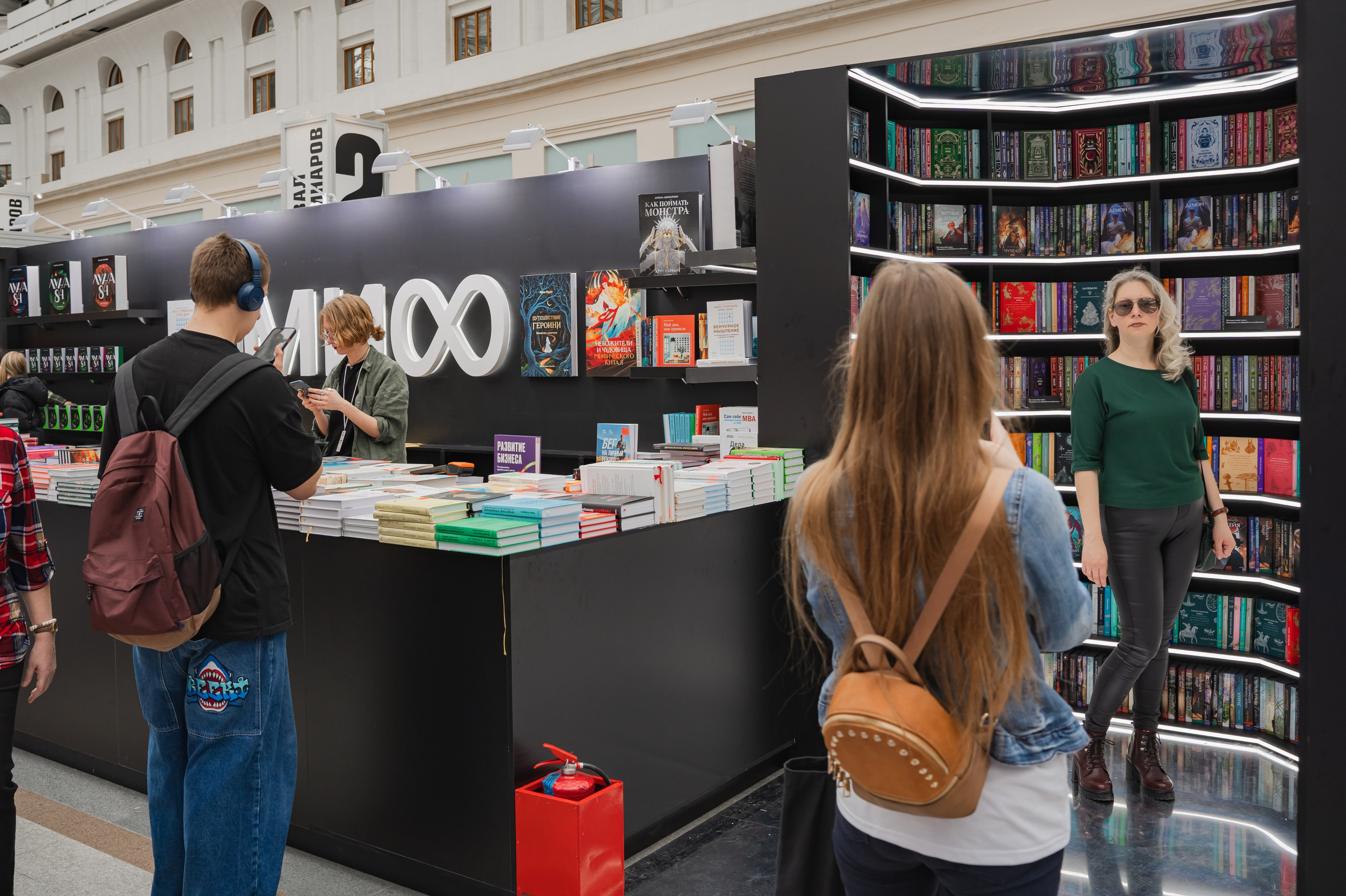 МИФ Non/fictio№ 2025 стенды. Репортажный фотограф Анастасия Рубцова