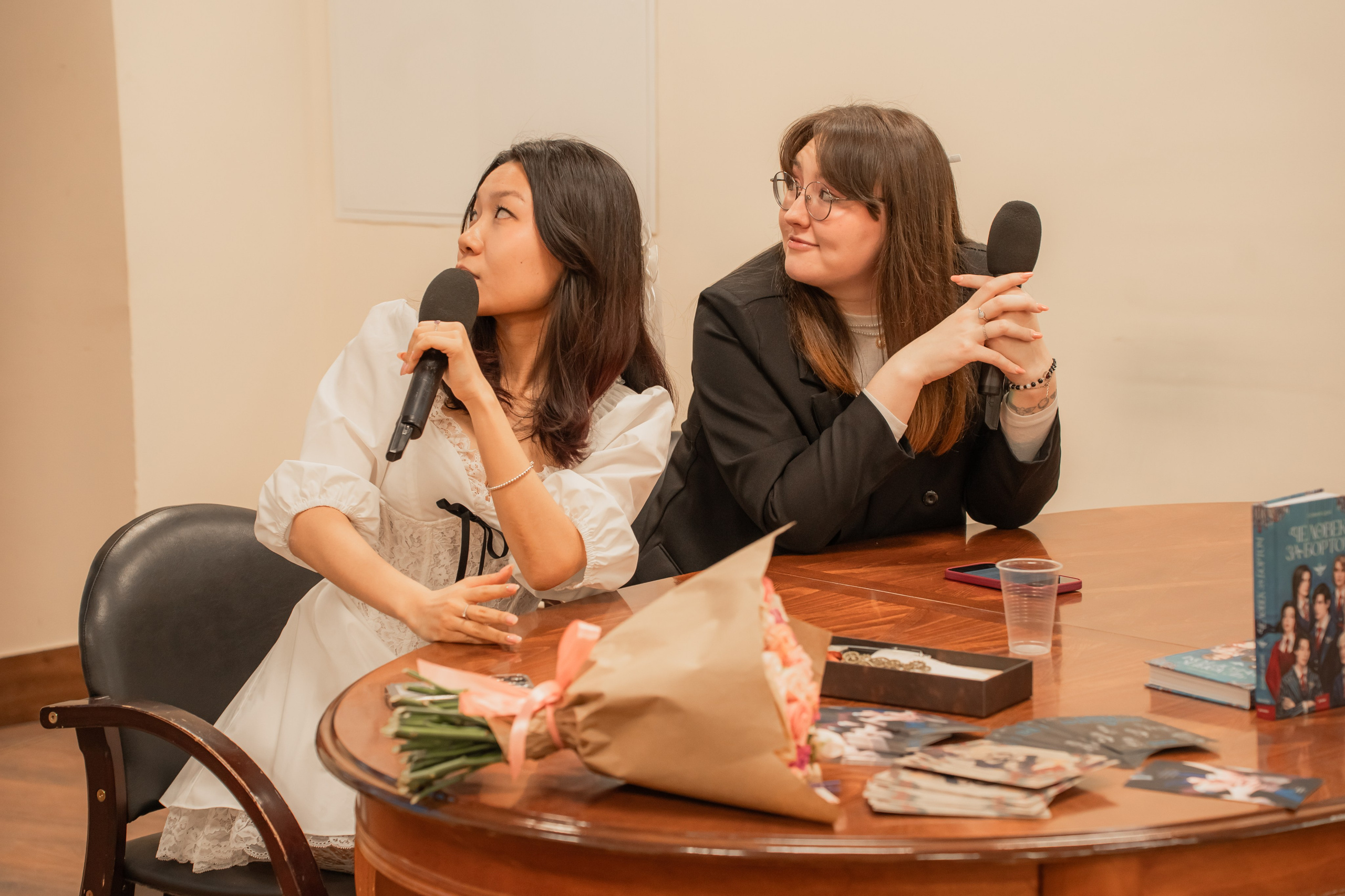 Презентация книги «Человек за бортом», автор София Цой. Репортажный фотограф Анастасия Рубцова