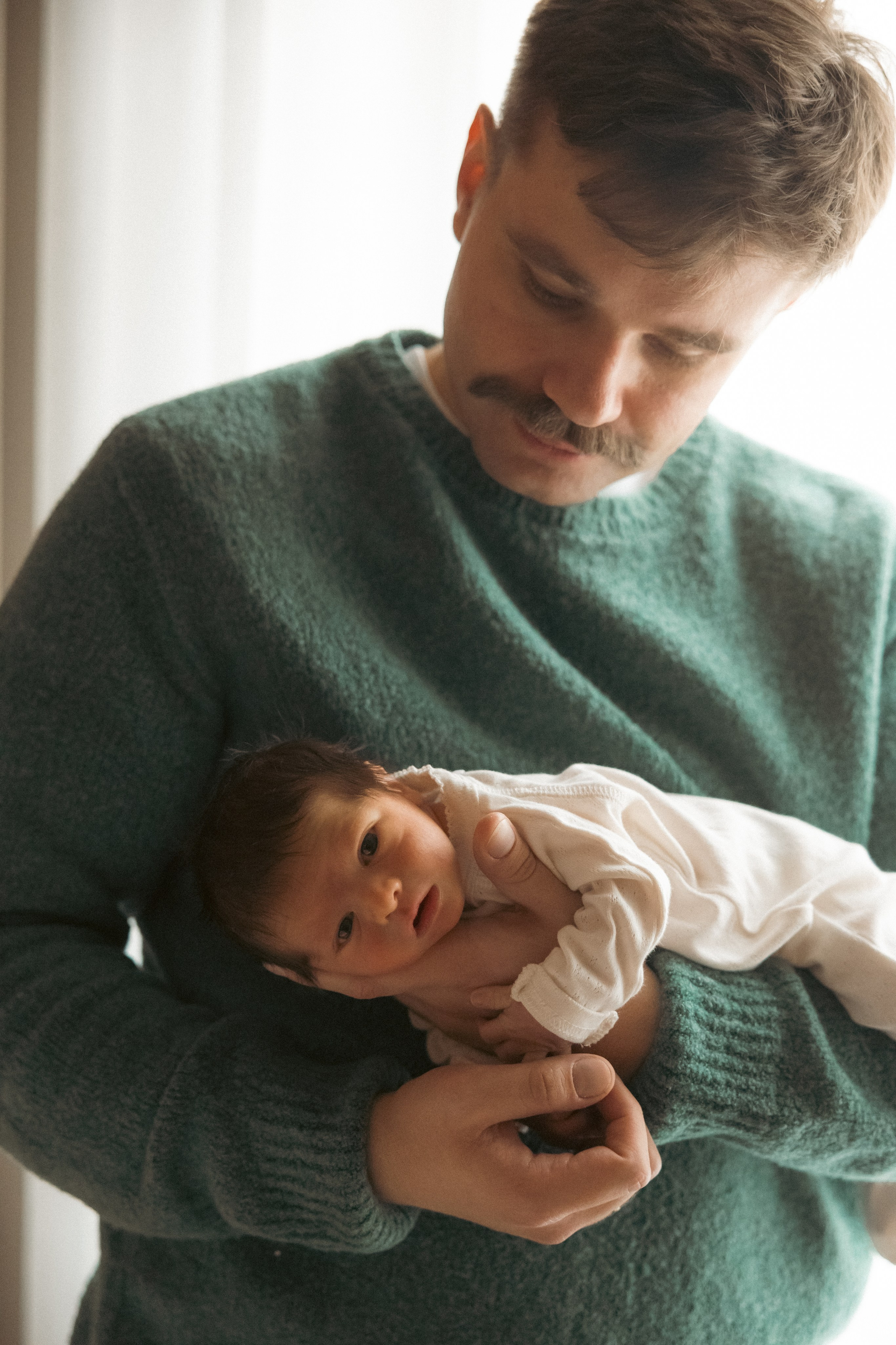 Выписка Наума. Клинический госпиталь MD GROUP на Севастопольском проспекте. Фотограф на роды в Москве. Фото и видео родов. Фотопроект «Продолжение рода»