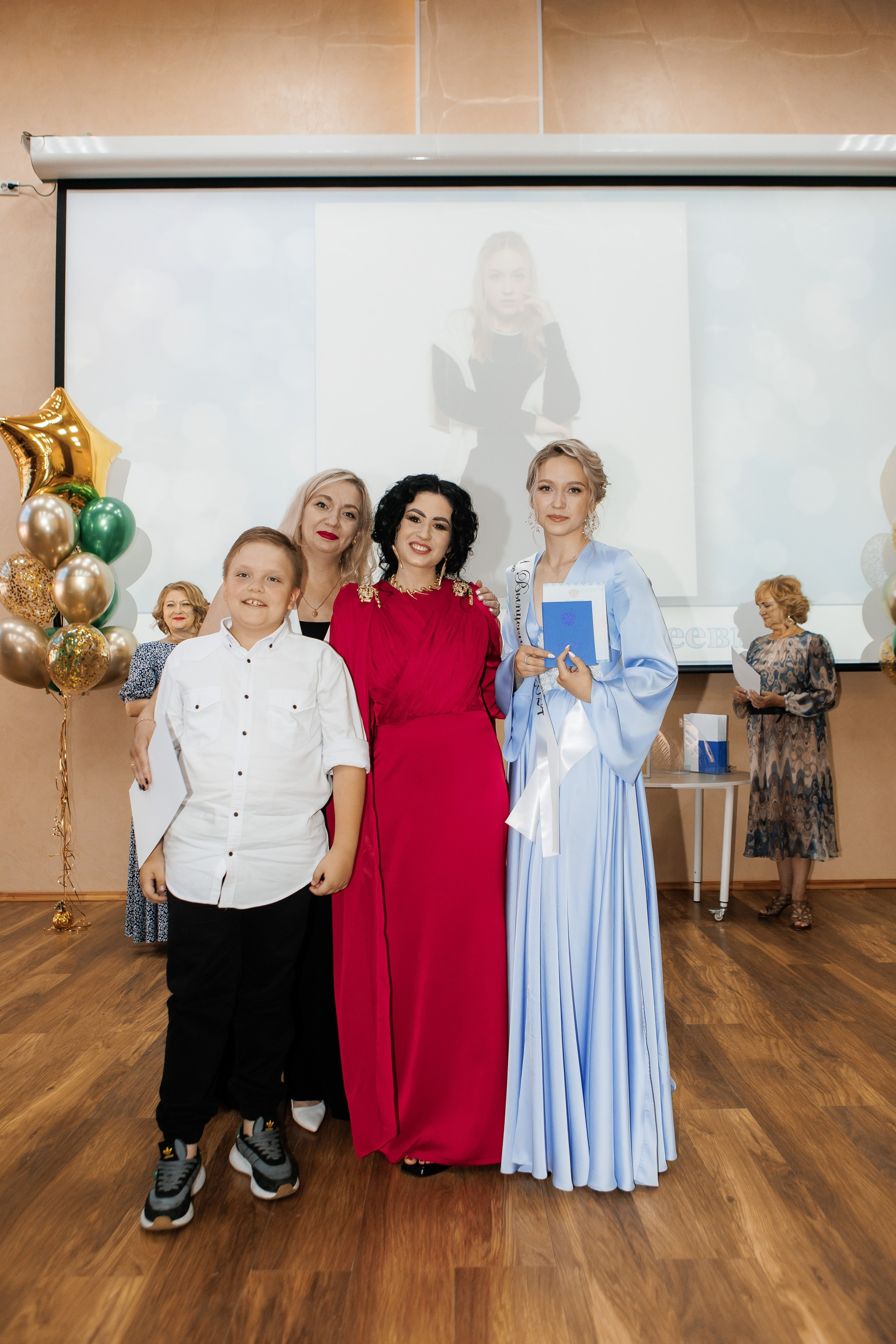 Выпускной Гимназия 12 2024 г. Свадебный и портретный Фотограф в Липецке Дмитрий Котюков