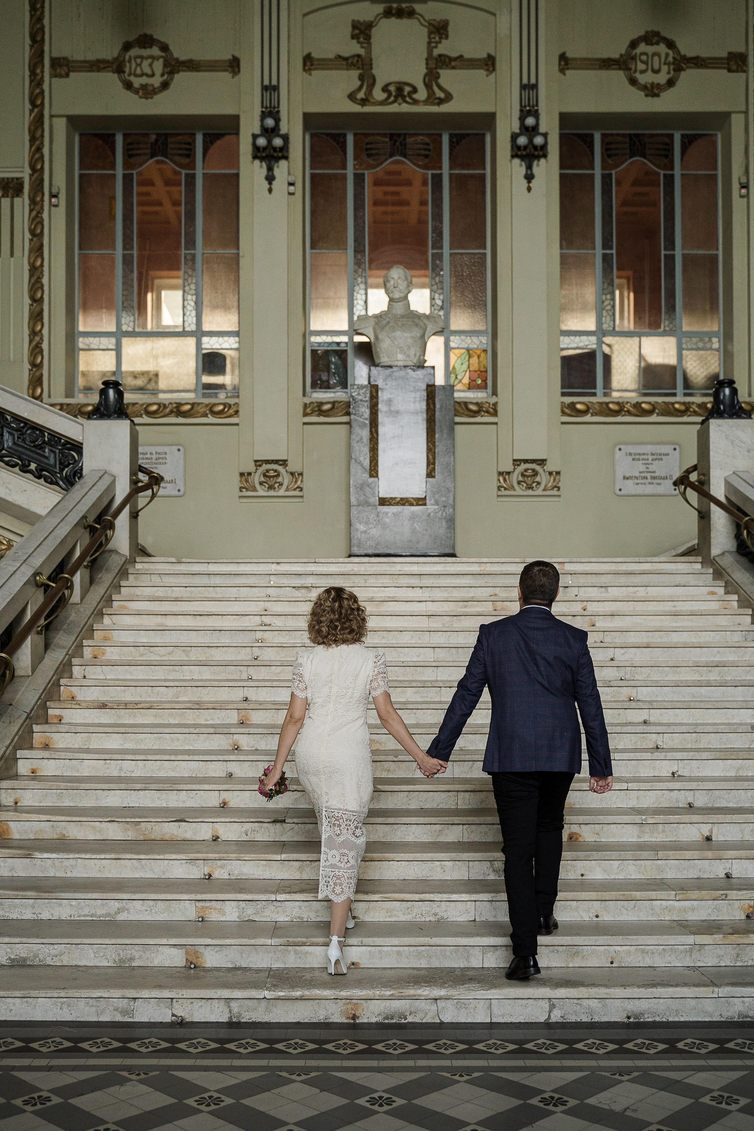 Свадебная фотосессия на Витебском вокзале. Свадебный и семейный фотограф в Пушкине и Санкт-Петербурге Мария Филиппова