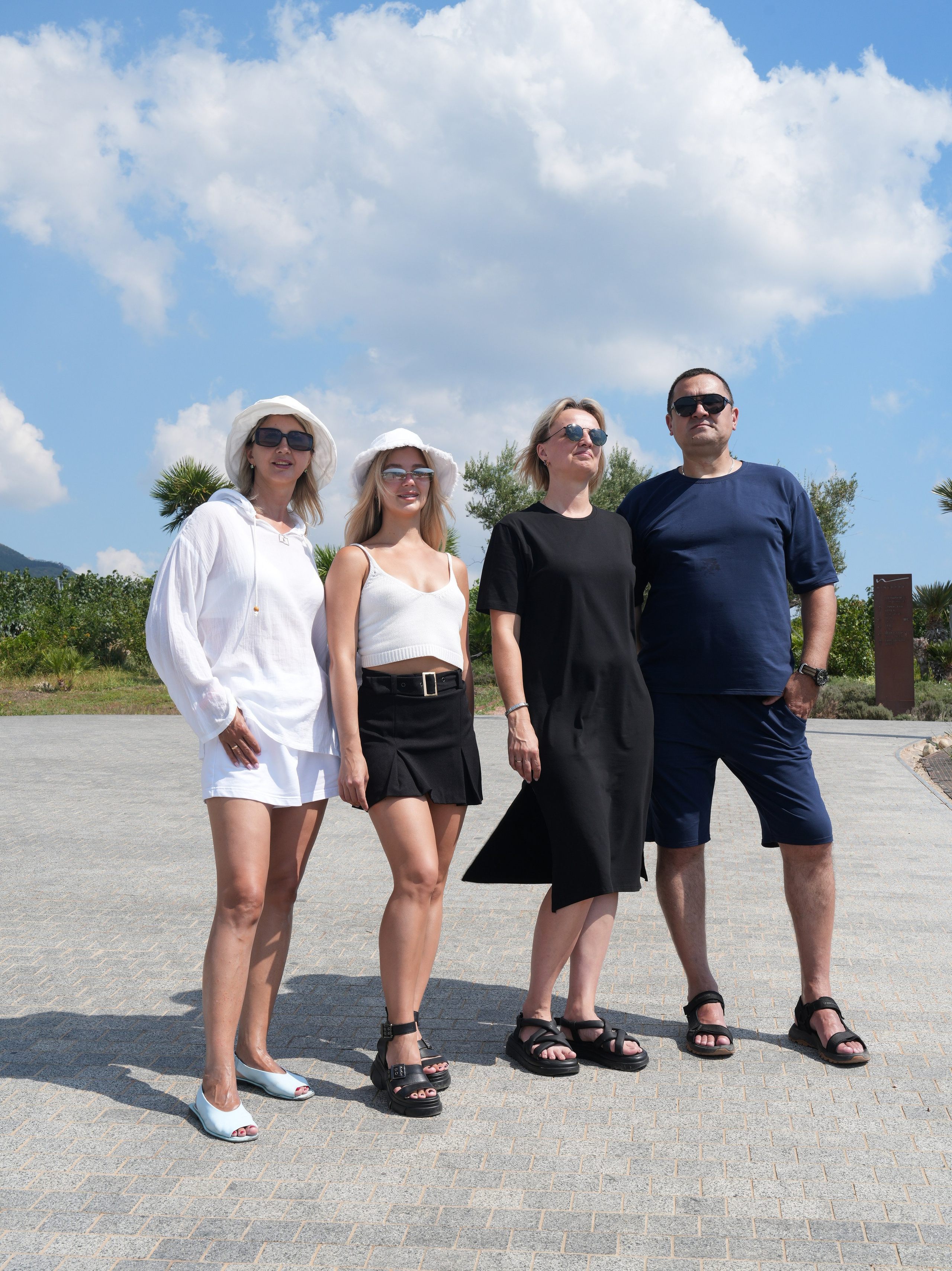 Семейная прогулка 4 человека. Свадебный фотограф Виктория Роса