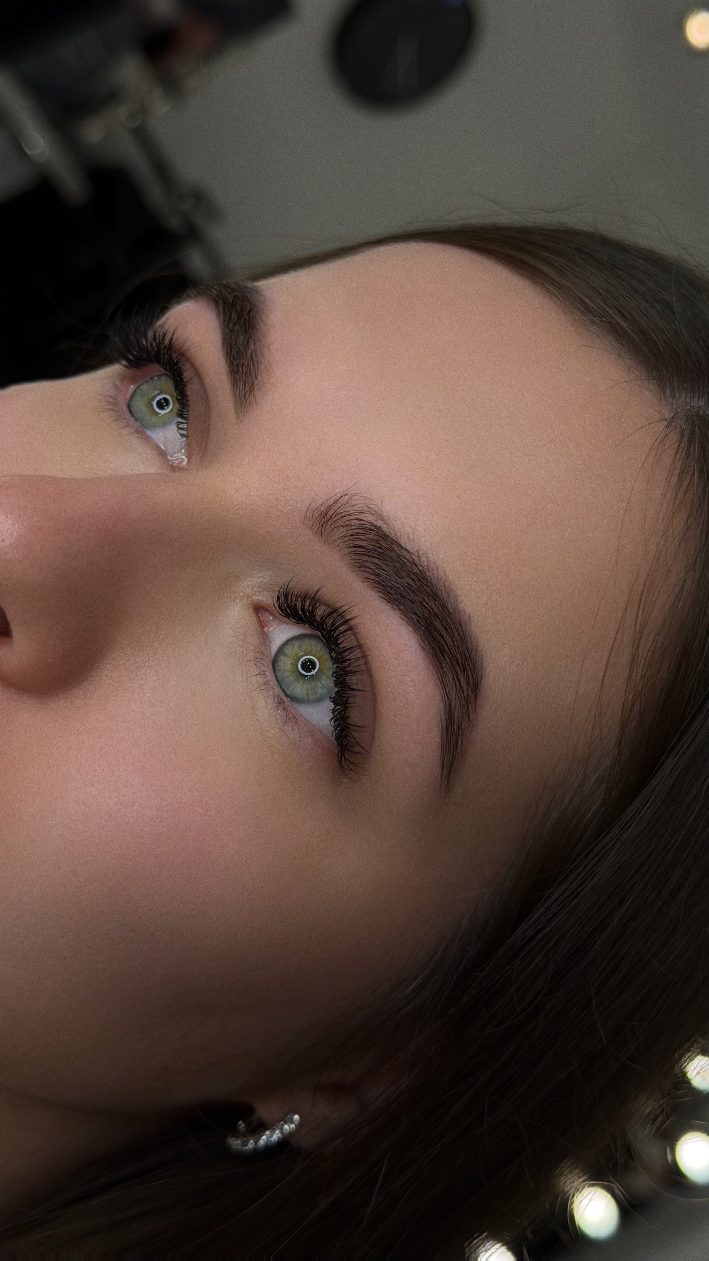 Брови. Студия визажистов, стилистов по прическам, бровистов и мастеров по ресницам