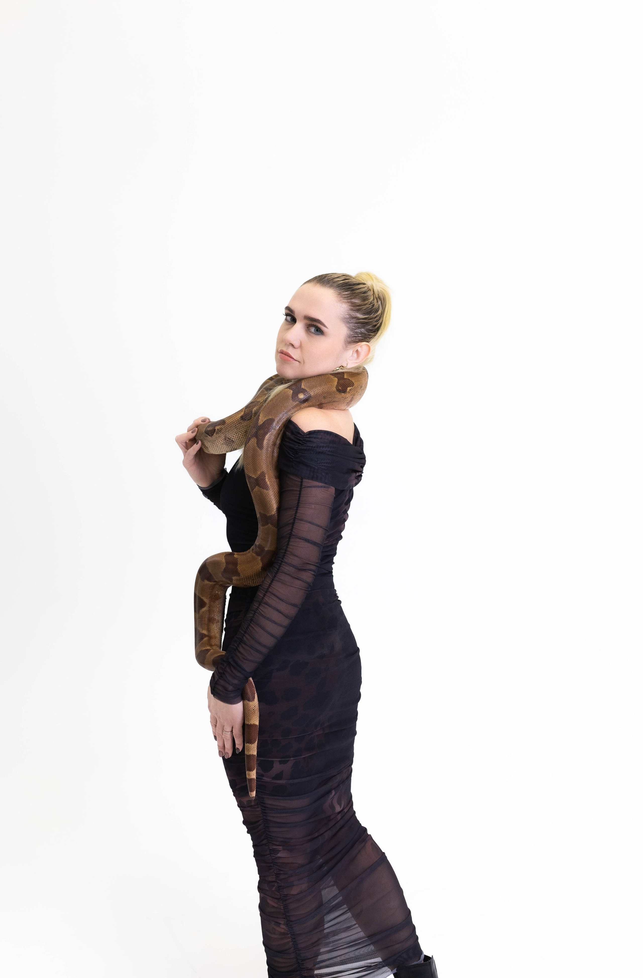 Фотосессии со змейкой. Свадебный и семейный фотограф Виолетта в Липецке