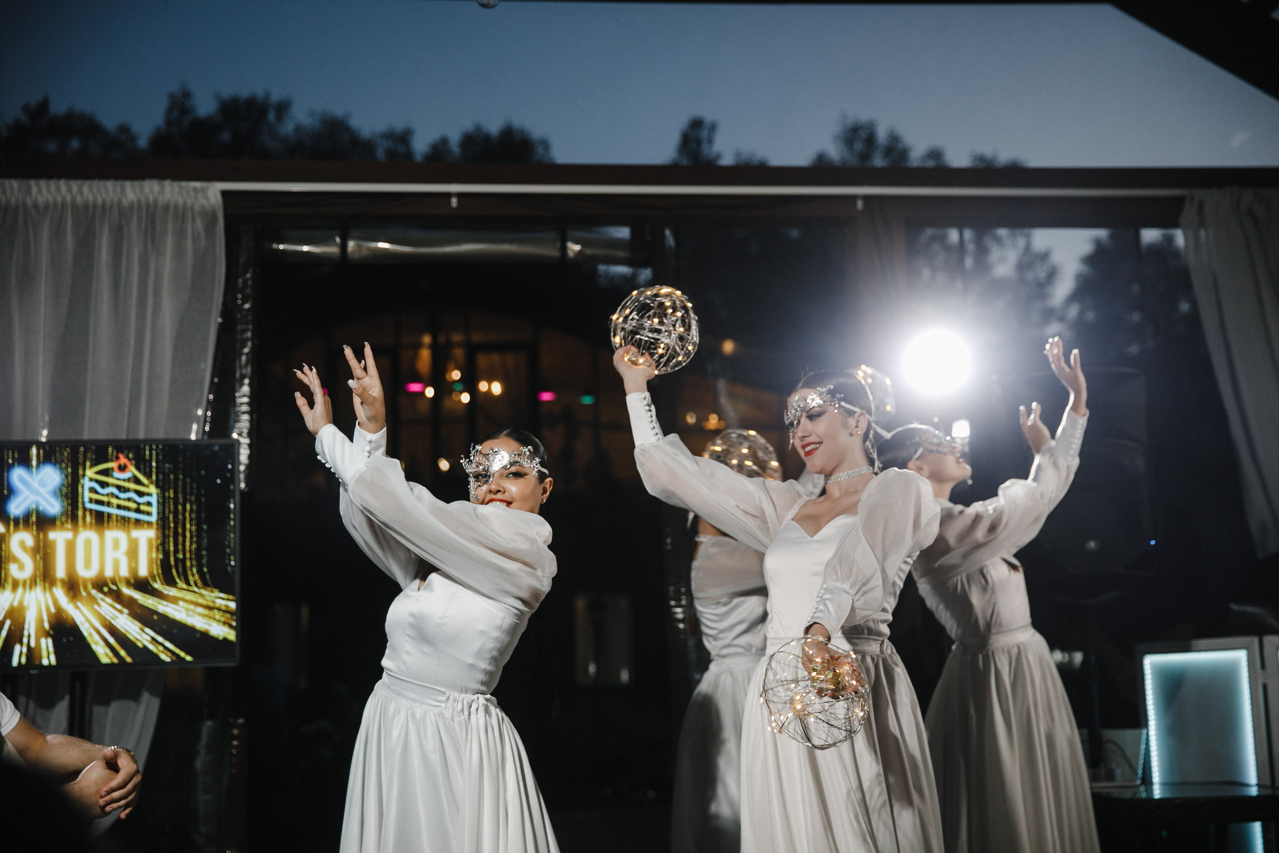 Выступления на банкетных площадках. Танцевальная шоу-группа «GRANAT»