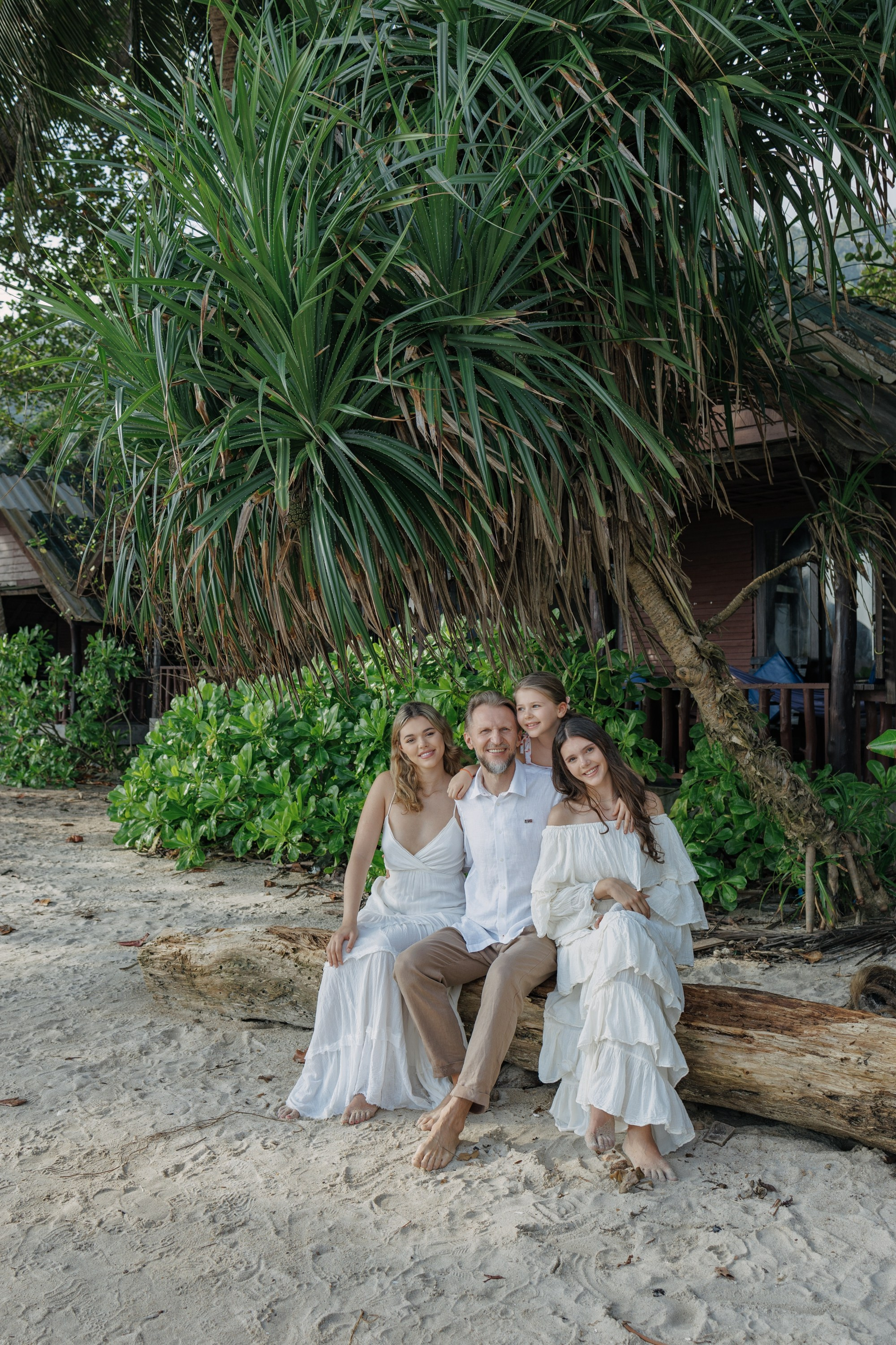 Семейная фотосессия на Пангане в Тайланде. Федор Лемешко — Семейный и Свадебный Лайфстайл фотограф в Таиланде Дубае Грузии Армении